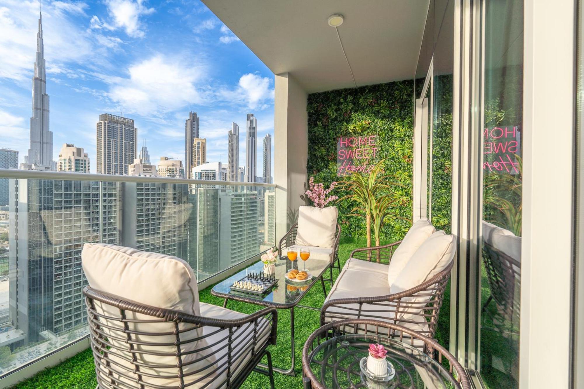 Apartment Burj View - Chic 2br - 5min Mall Canal Dubai