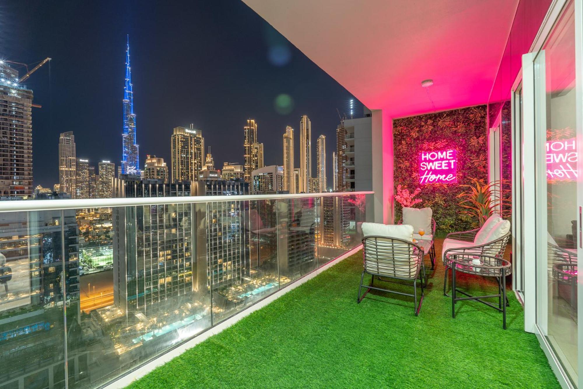 Burj View - Chic 2br - 5min Mall Canal *