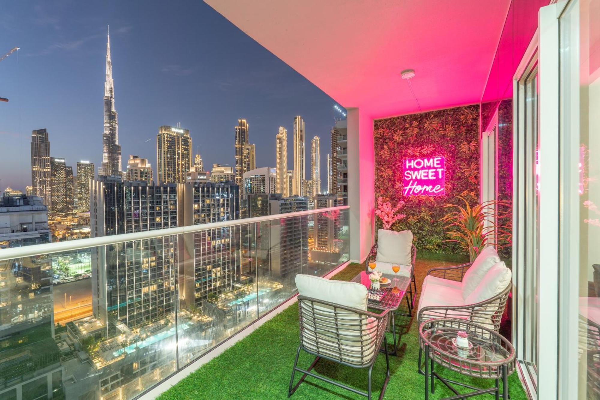 Burj View - Chic 2br - 5min Mall Canal Dubai