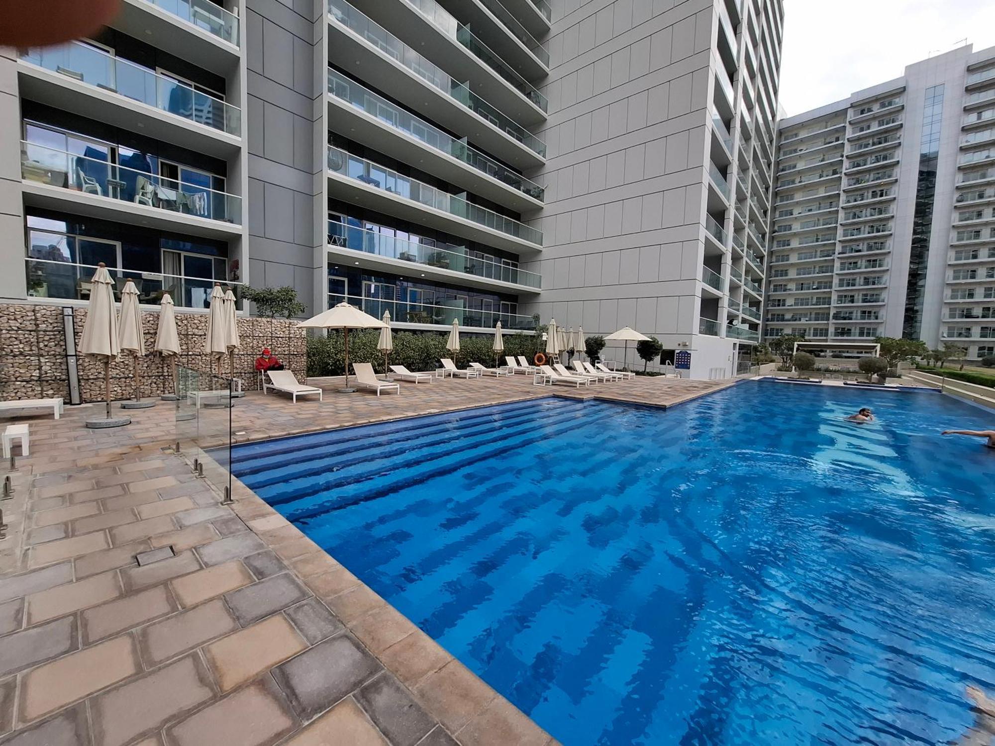 Burj View - Chic 2br - 5min Mall Canal