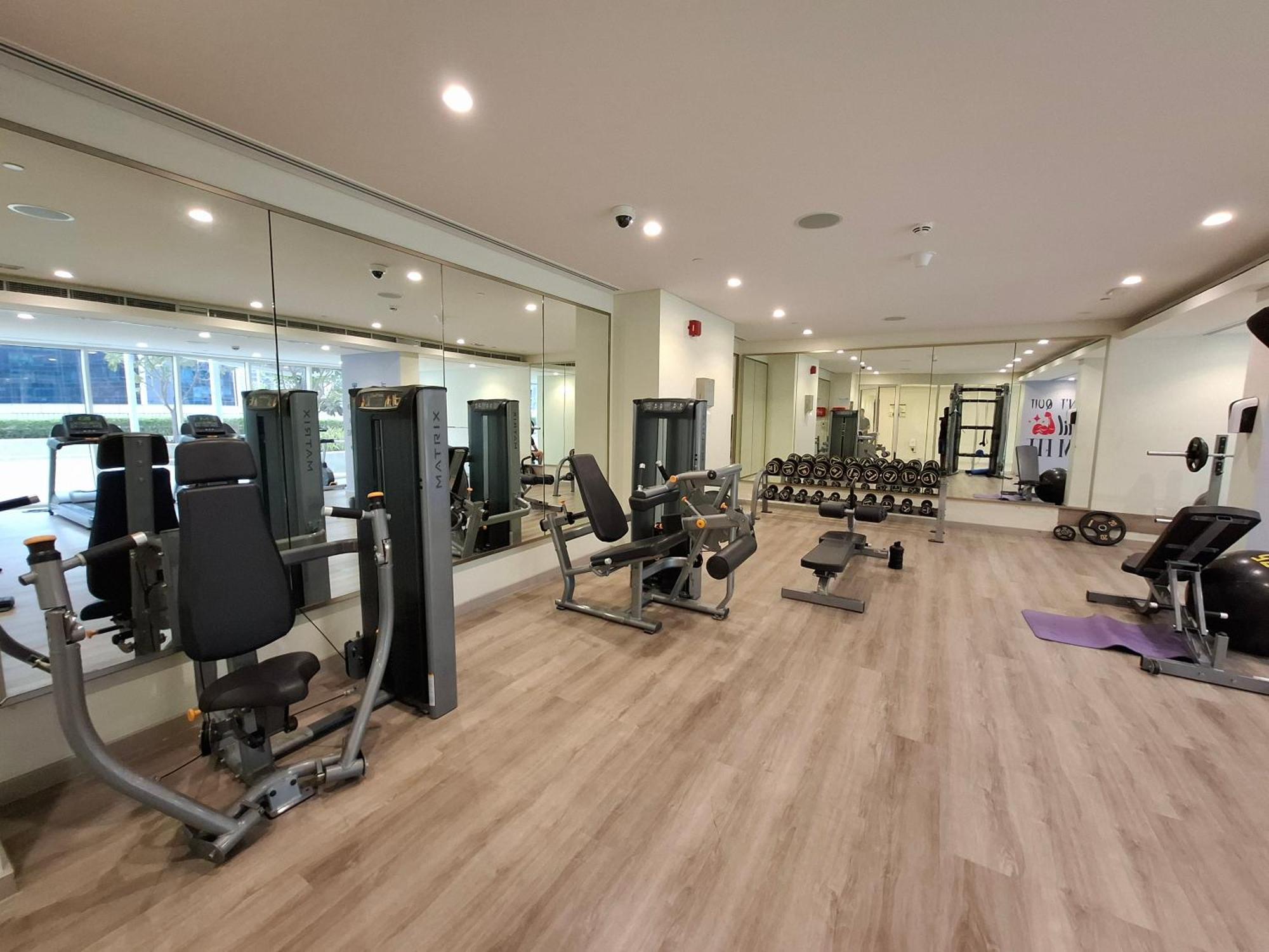 Burj View - Chic 2br - 5min Mall Canal Apartment