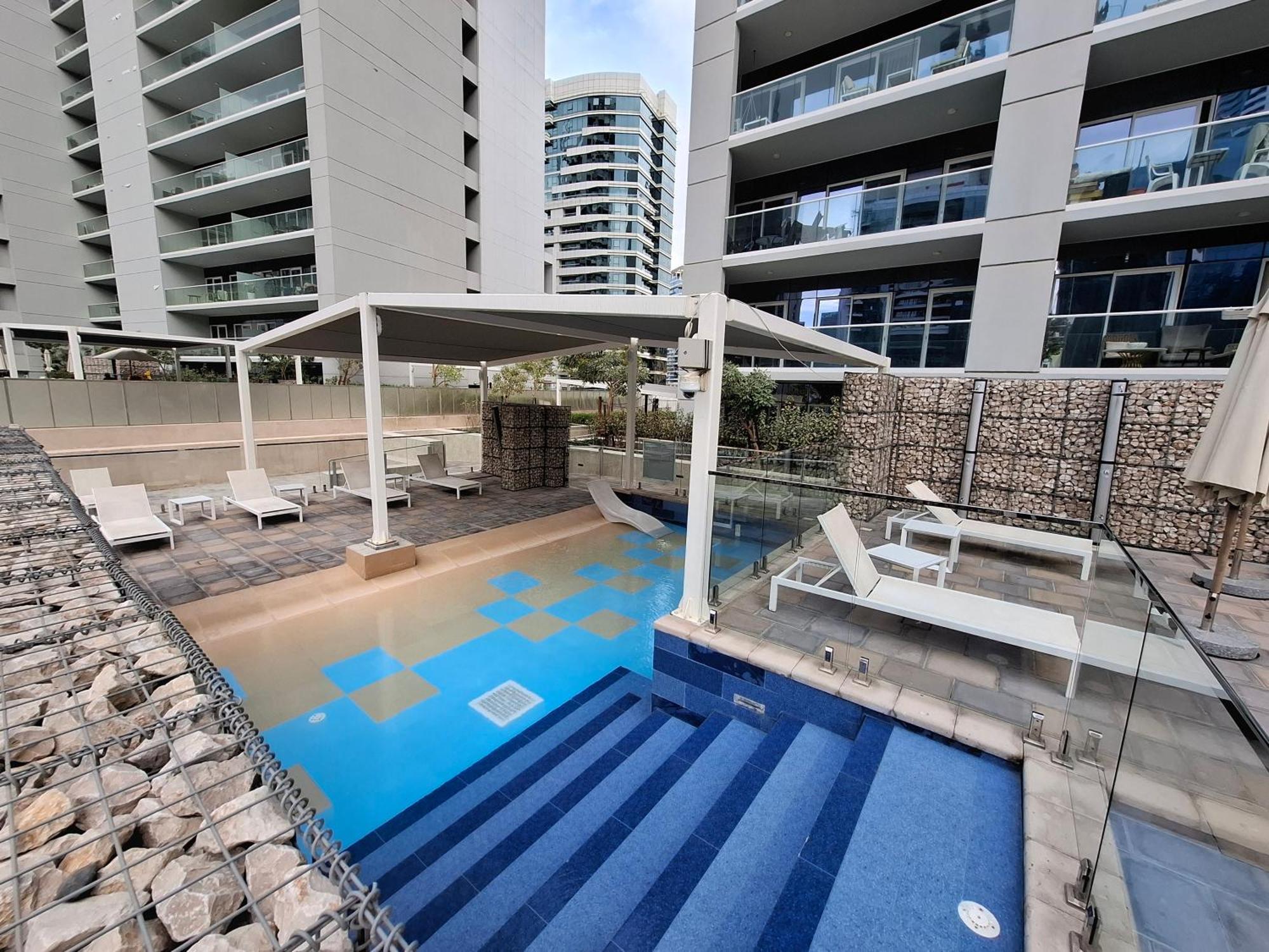 Burj View - Chic 2br - 5min Mall Canal Apartment *