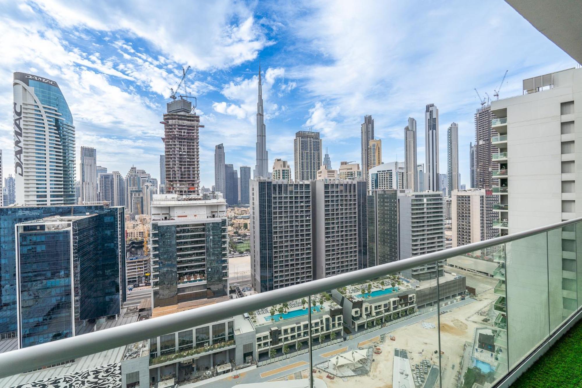 Burj View - Chic 2br - 5min Mall Canal * Dubai