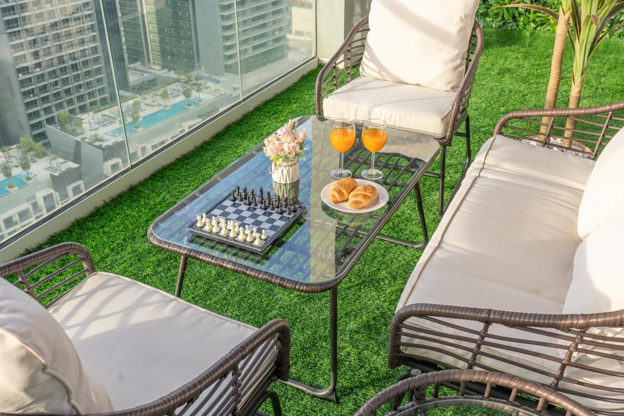 Burj View - Chic 2br - 5min Mall Canal