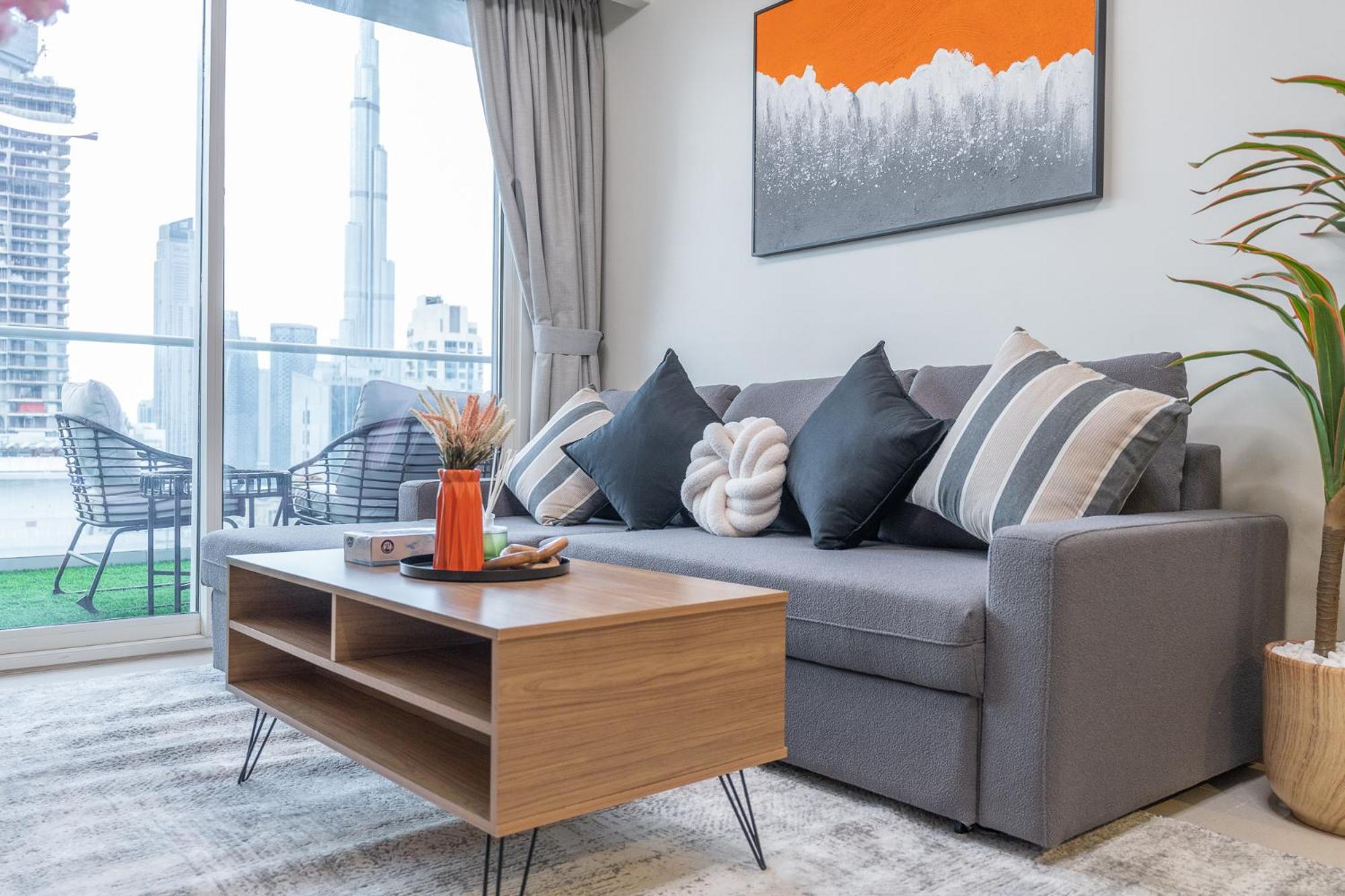 Burj View - Chic 2br - 5min Mall Canal Apartment *