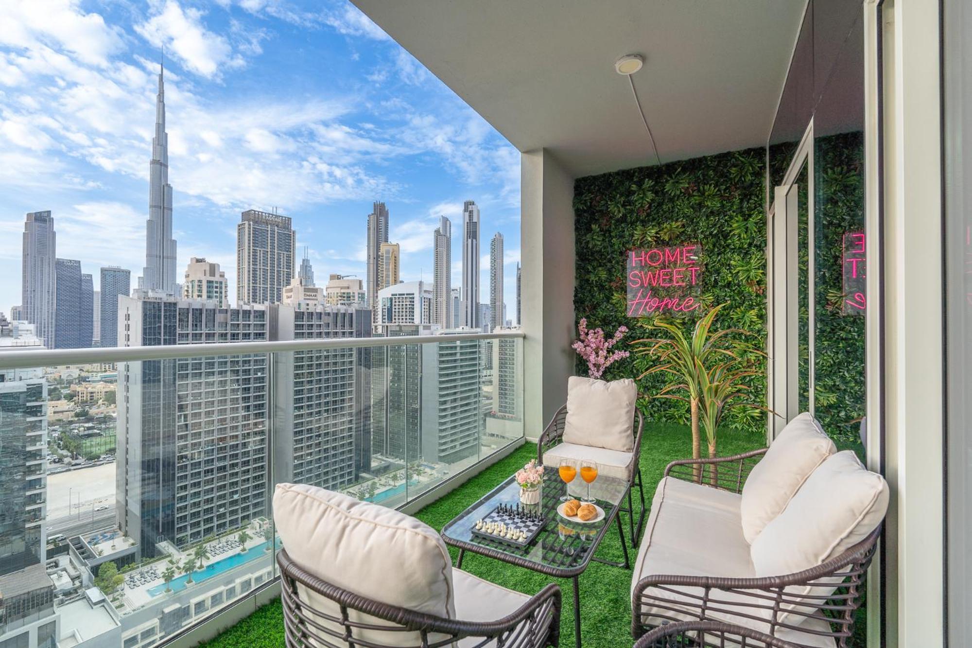 Burj View - Chic 2br - 5min Mall Canal * Dubai