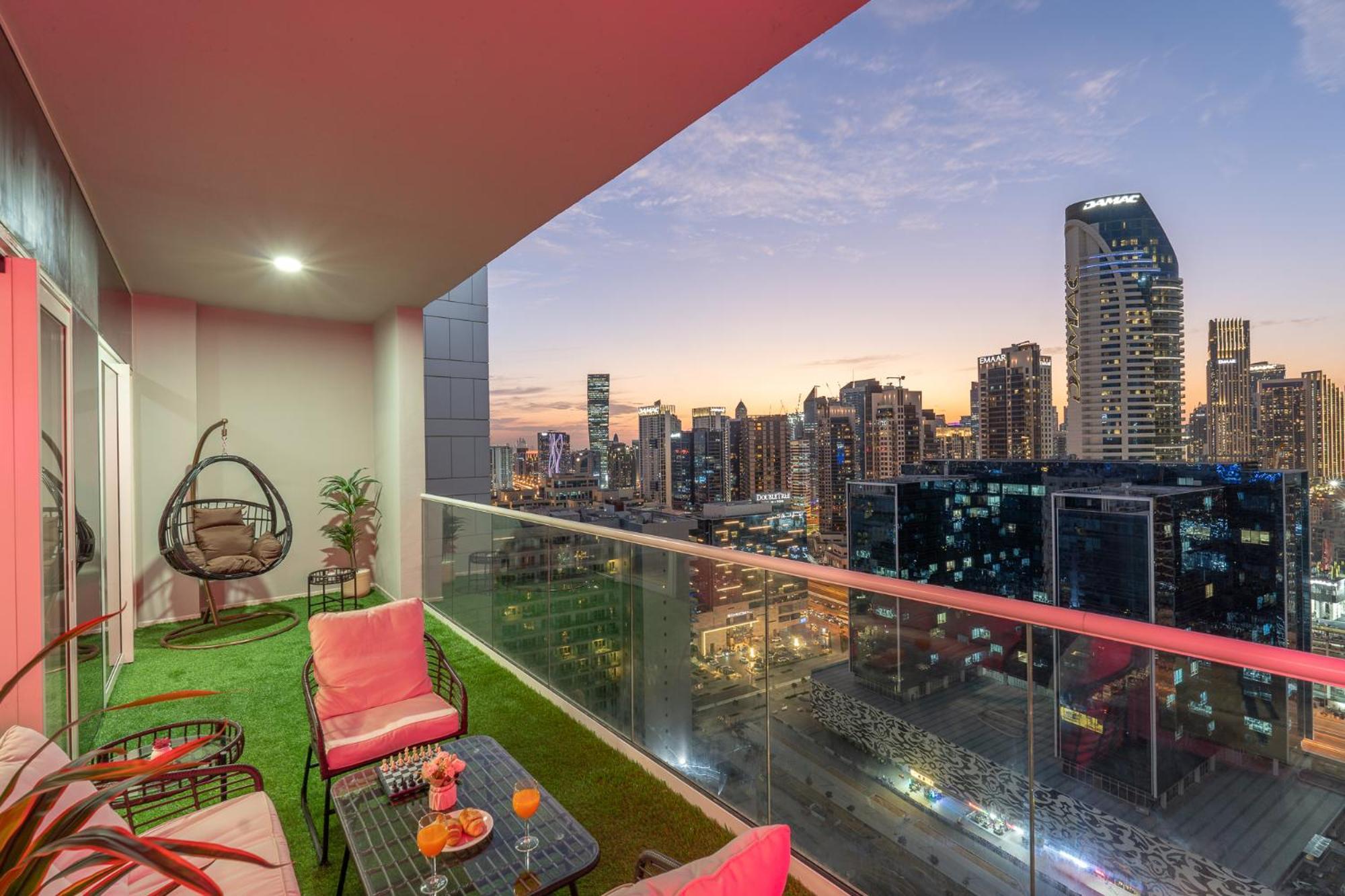 Apartment Burj View - Chic 2br - 5min Mall Canal Dubai