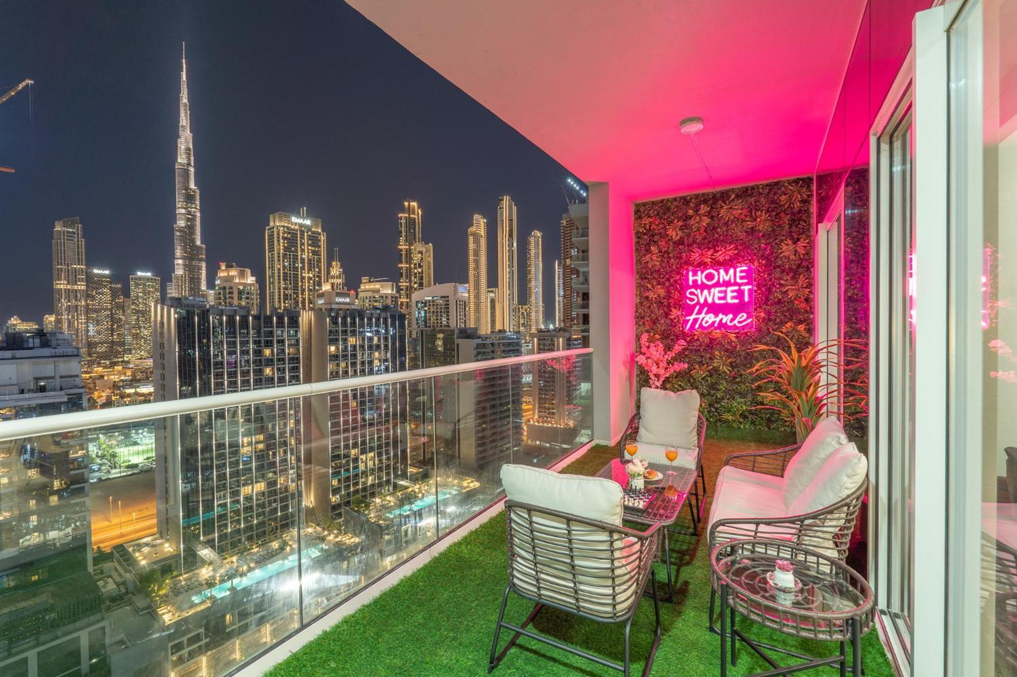 Burj View - Chic 2br - 5min Mall Canal Dubai