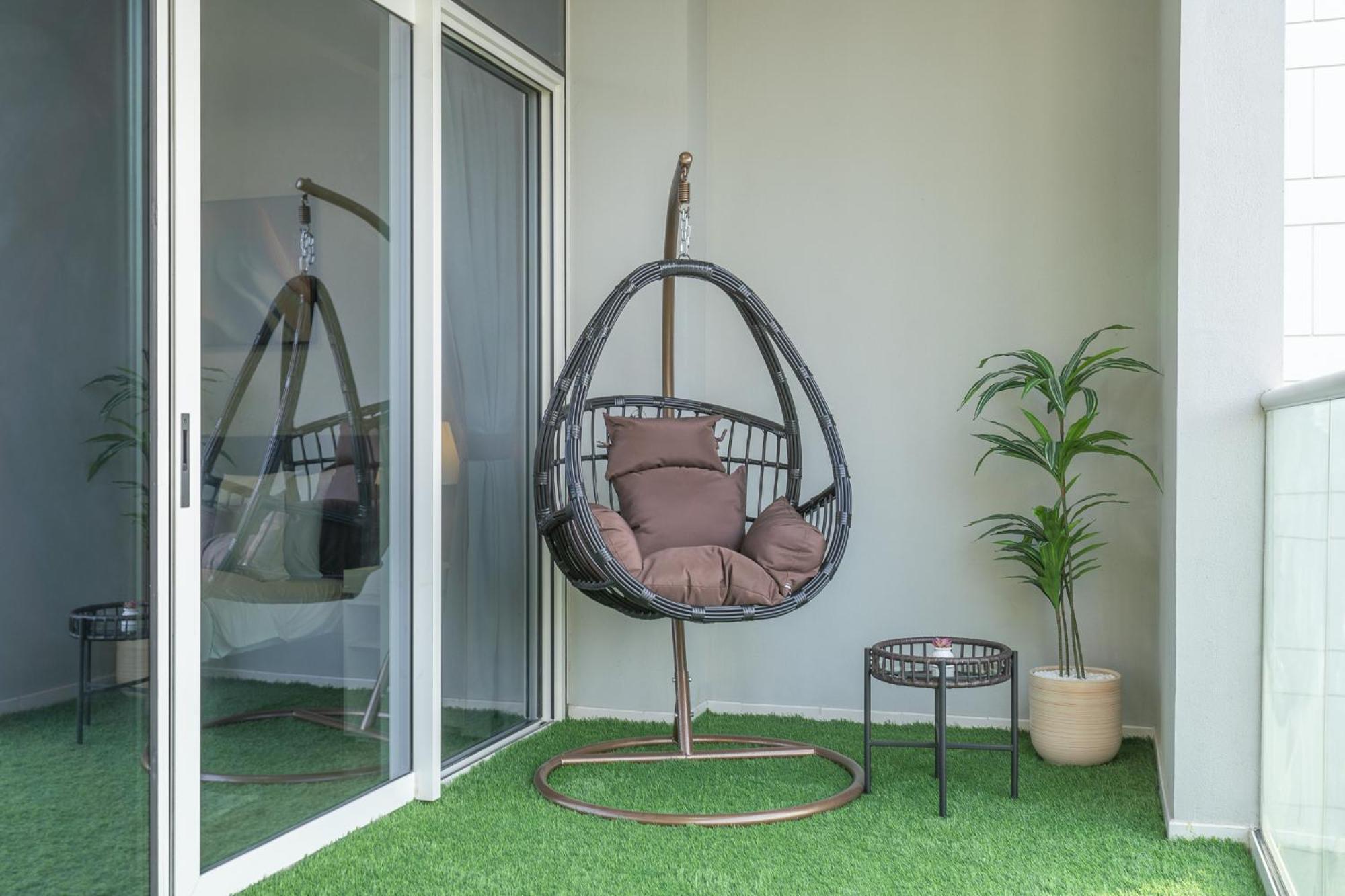 Burj View - Chic 2br - 5min Mall Canal Apartment