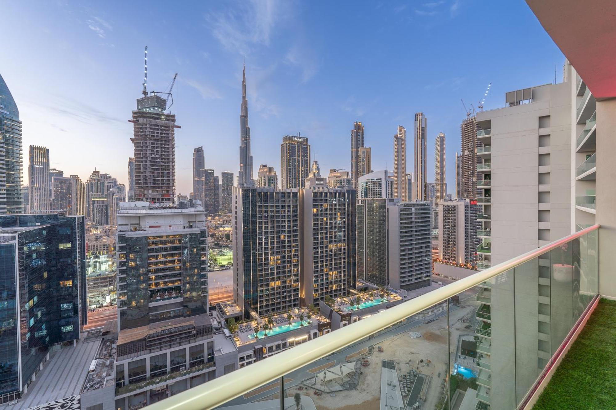 Apartment Burj View - Chic 2br - 5min Mall Canal