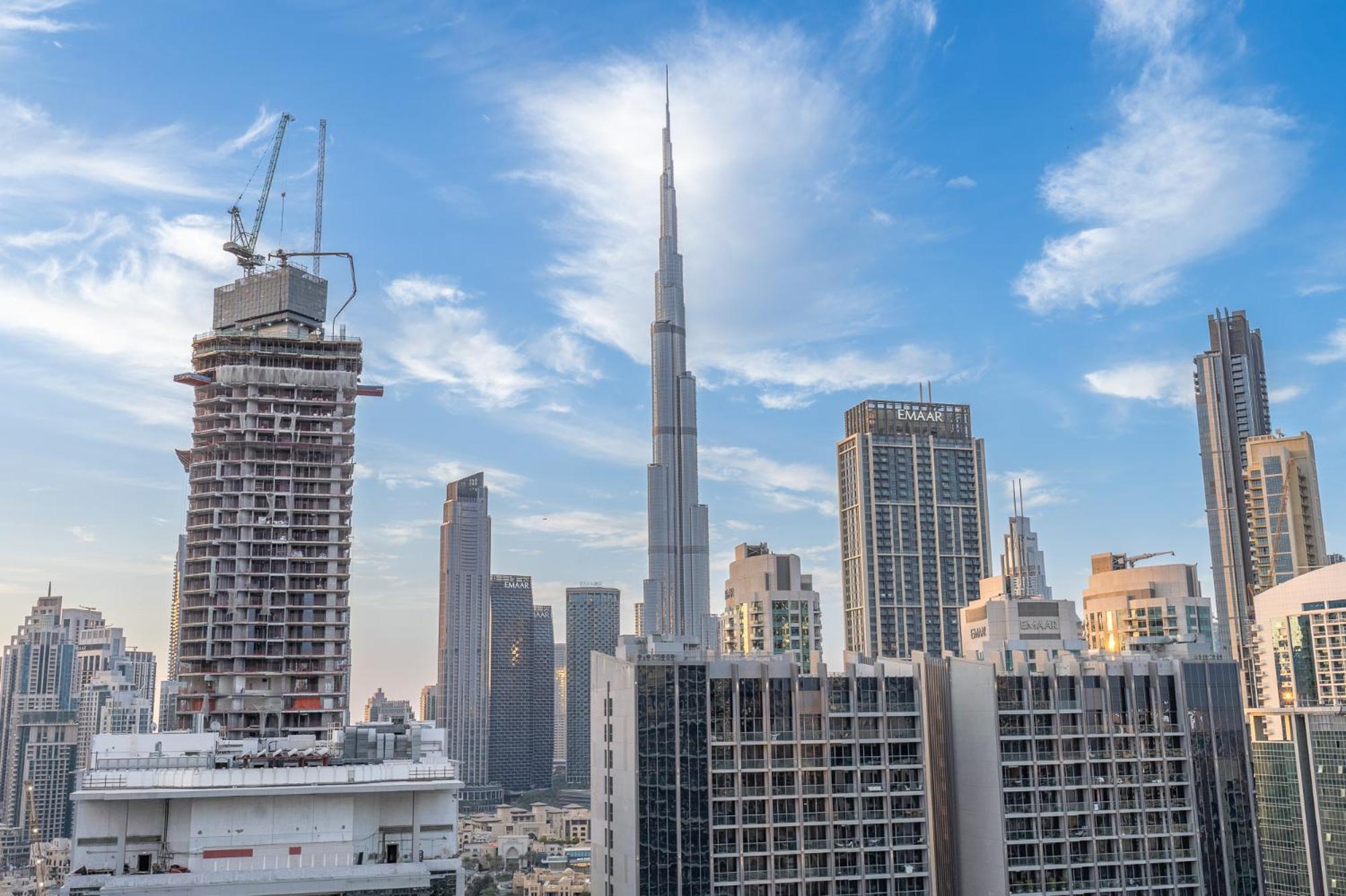 Burj View - Chic 2br - 5min Mall Canal *