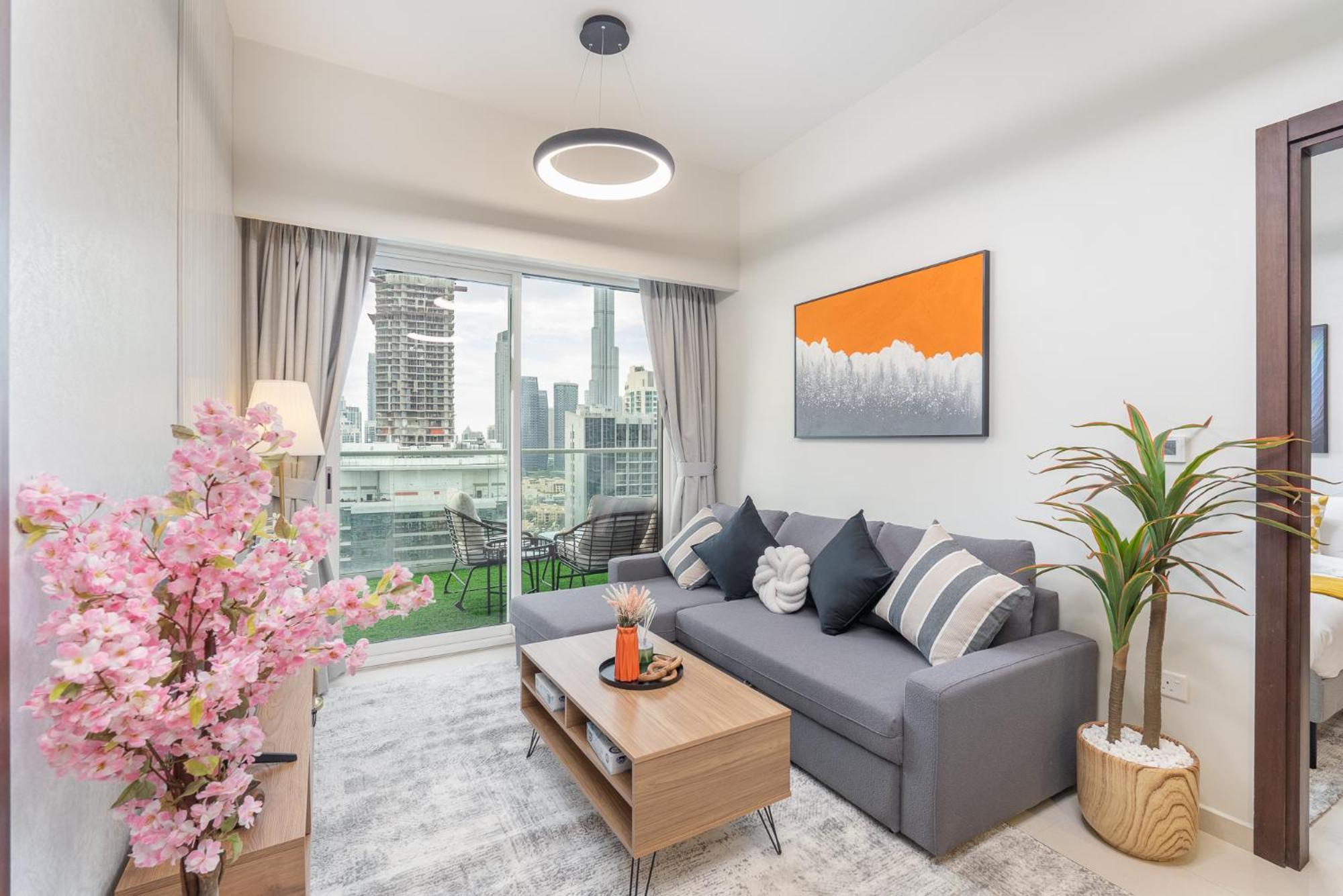 Burj View - Chic 2br - 5min Mall Canal Dubai