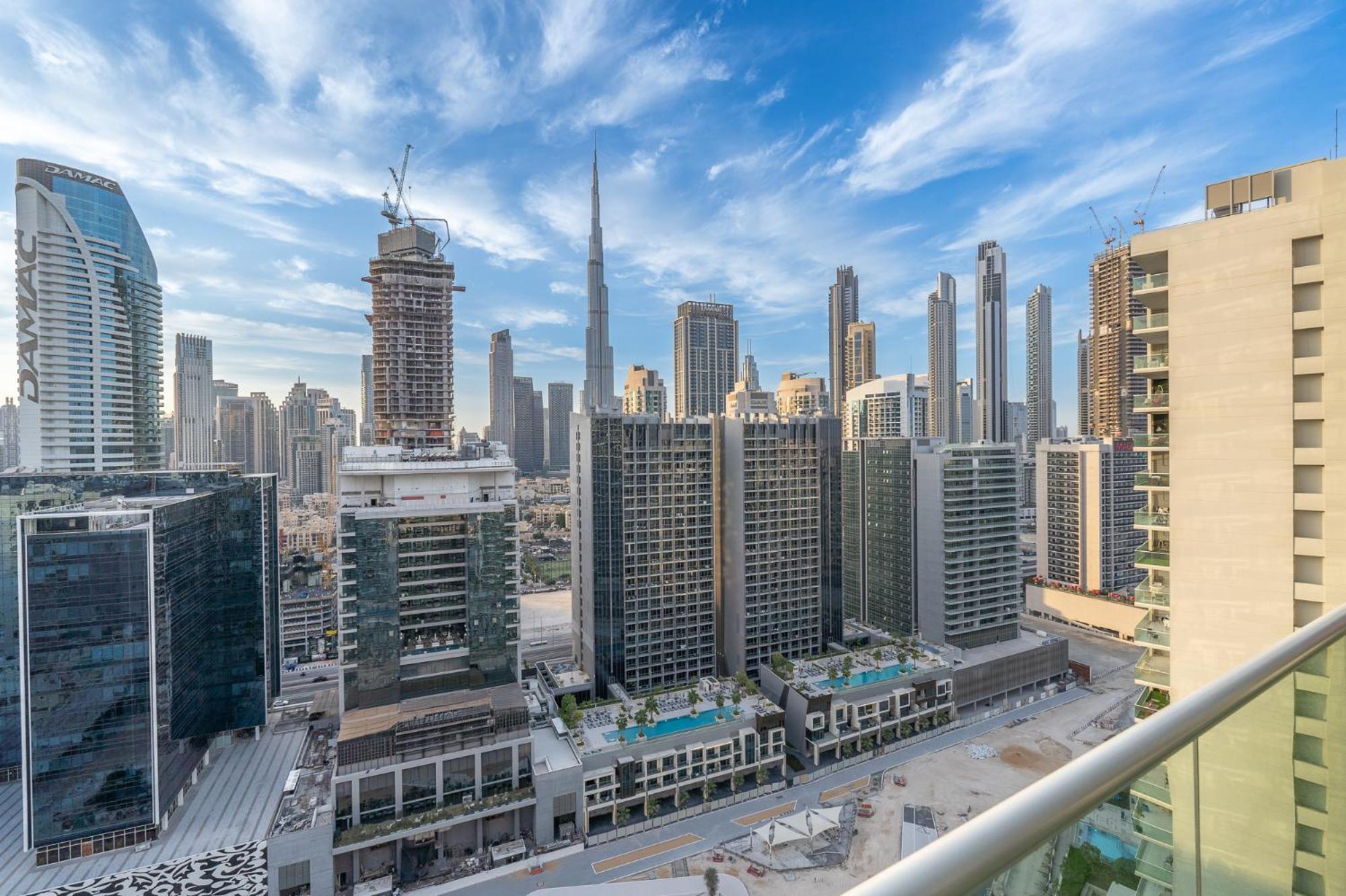 Apartment Burj View - Chic 2br - 5min Mall Canal Dubai