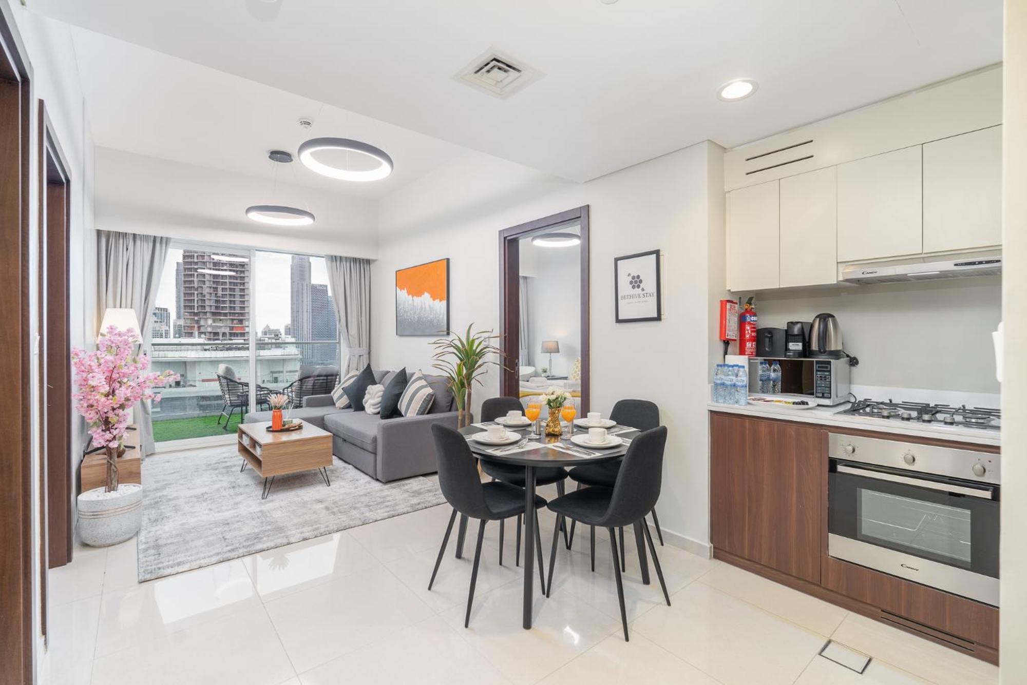 Burj View - Chic 2br - 5min Mall Canal * Dubai