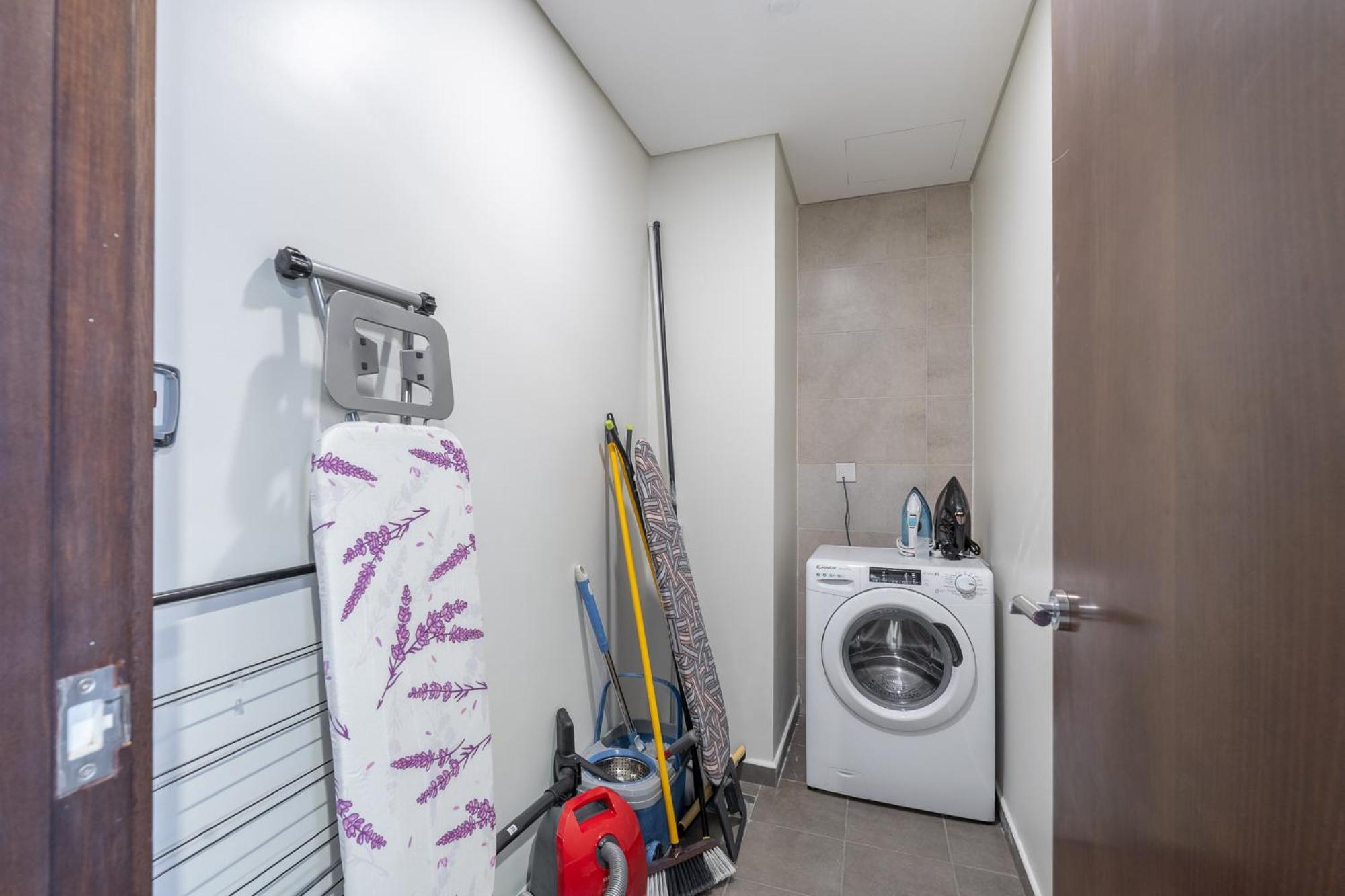 Burj View - Chic 2br - 5min Mall Canal