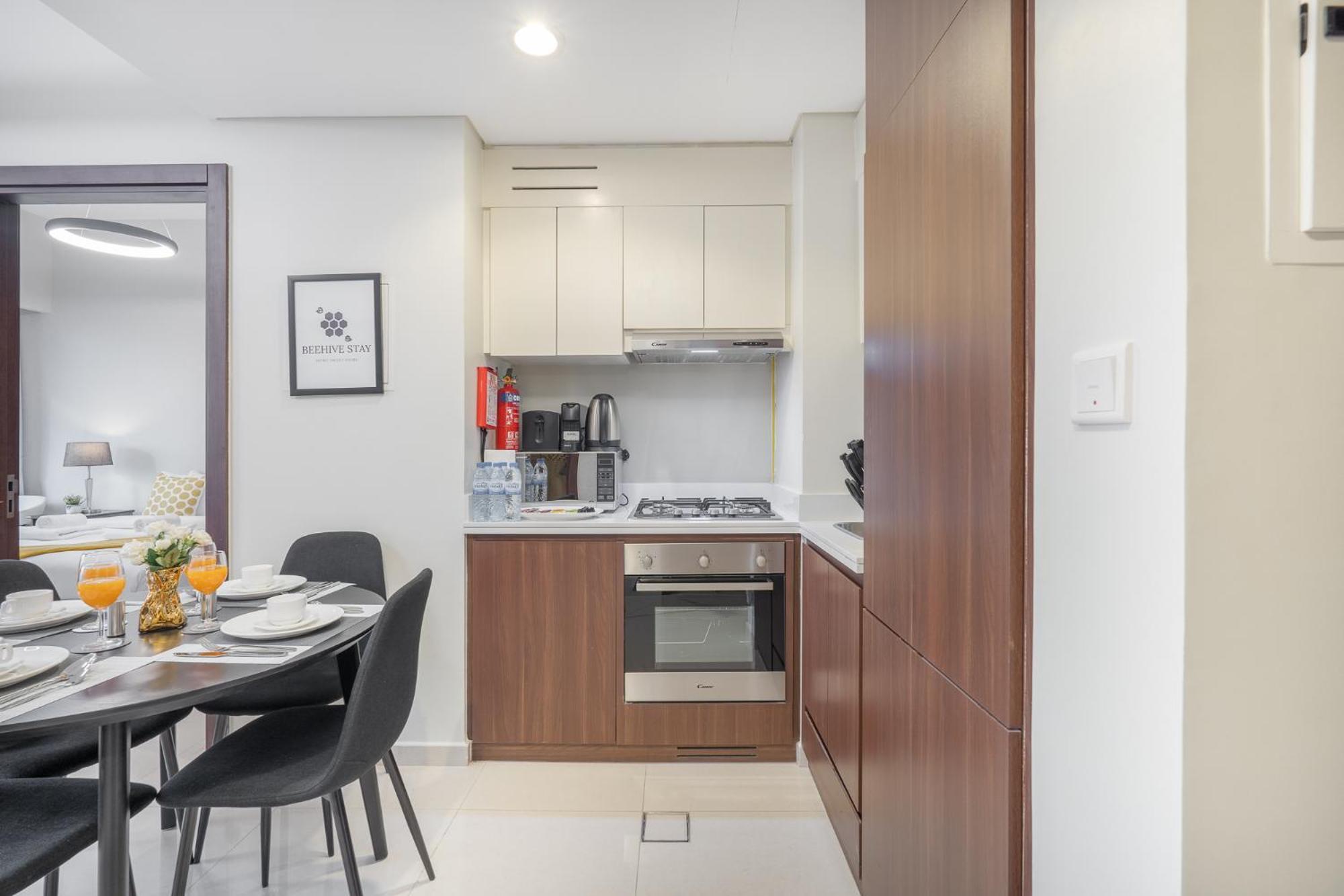 Burj View - Chic 2br - 5min Mall Canal Apartment *