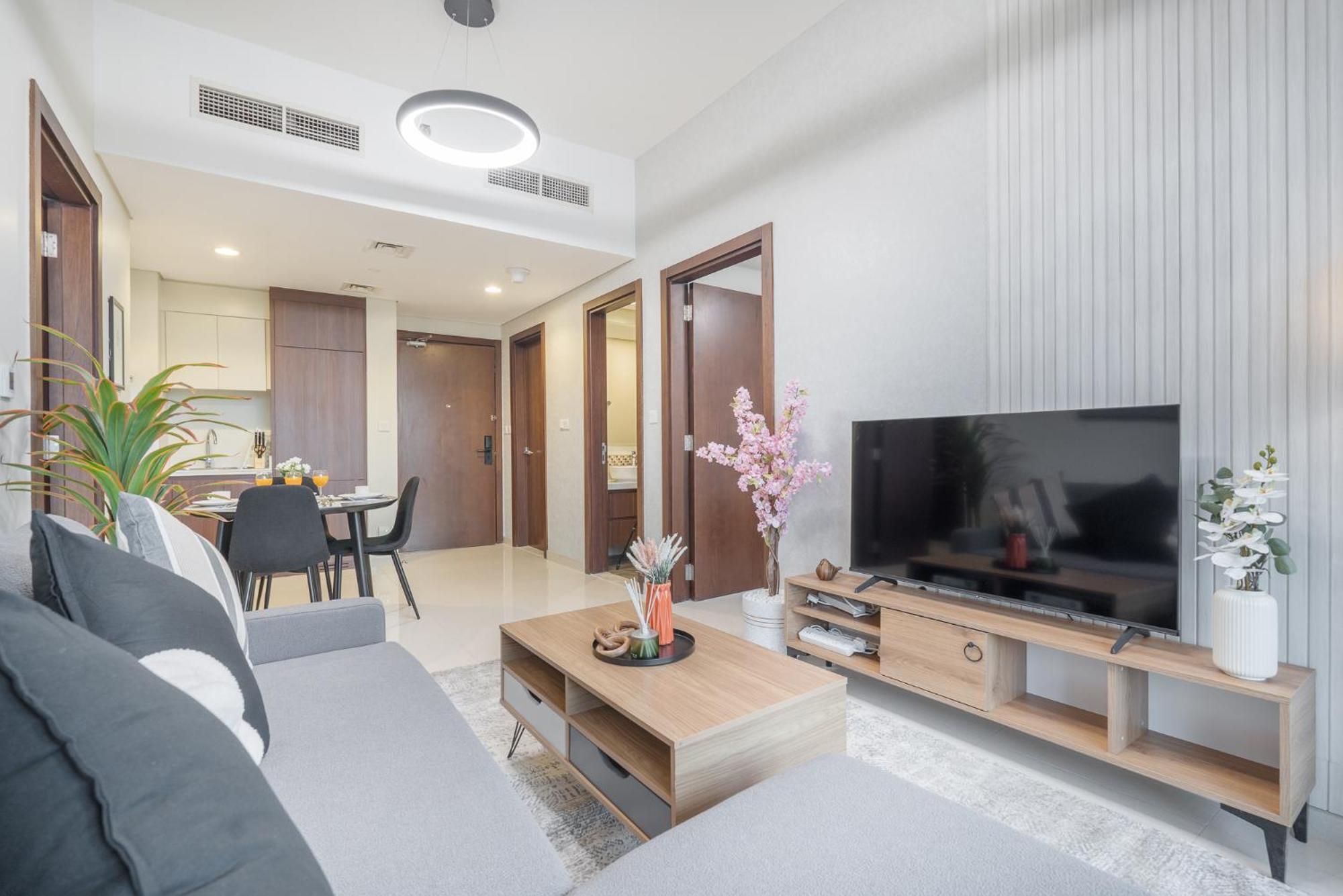 Burj View - Chic 2br - 5min Mall Canal *