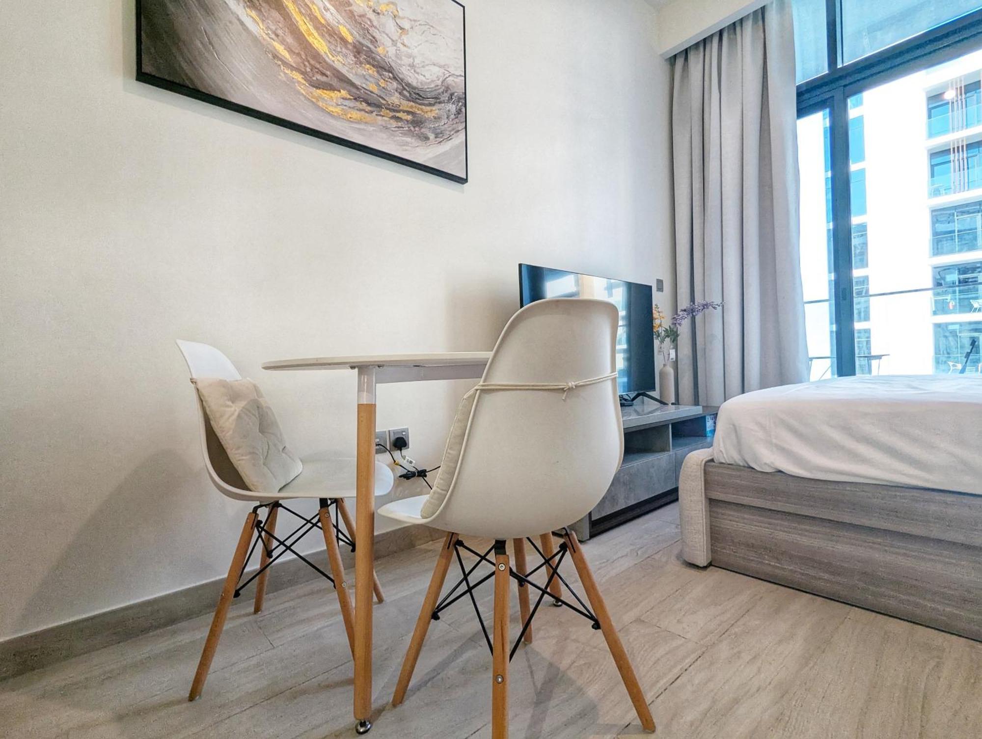 Fully Furnished Modern Nearby Meydan Racecourse * Dubai