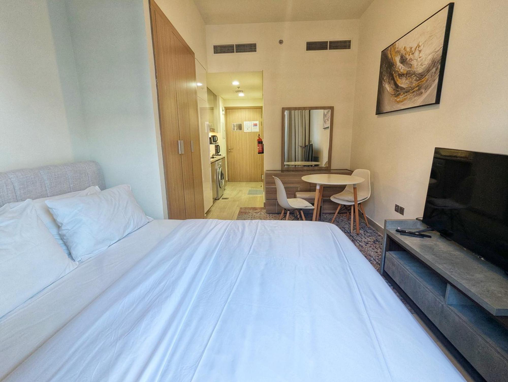 Fully Furnished Modern Nearby Meydan Racecourse * Dubai