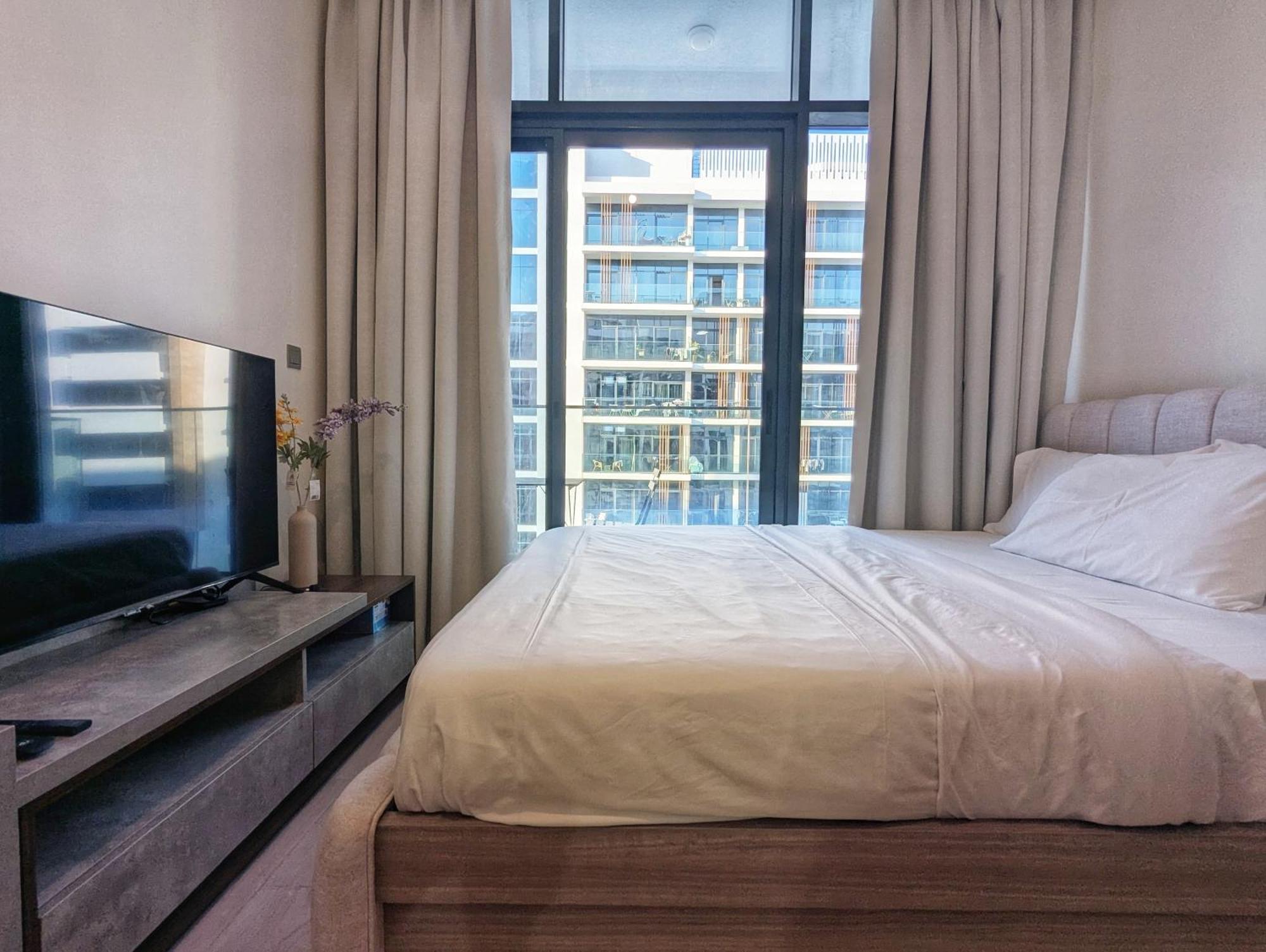 Fully Furnished Modern Nearby Meydan Racecourse Apartment *