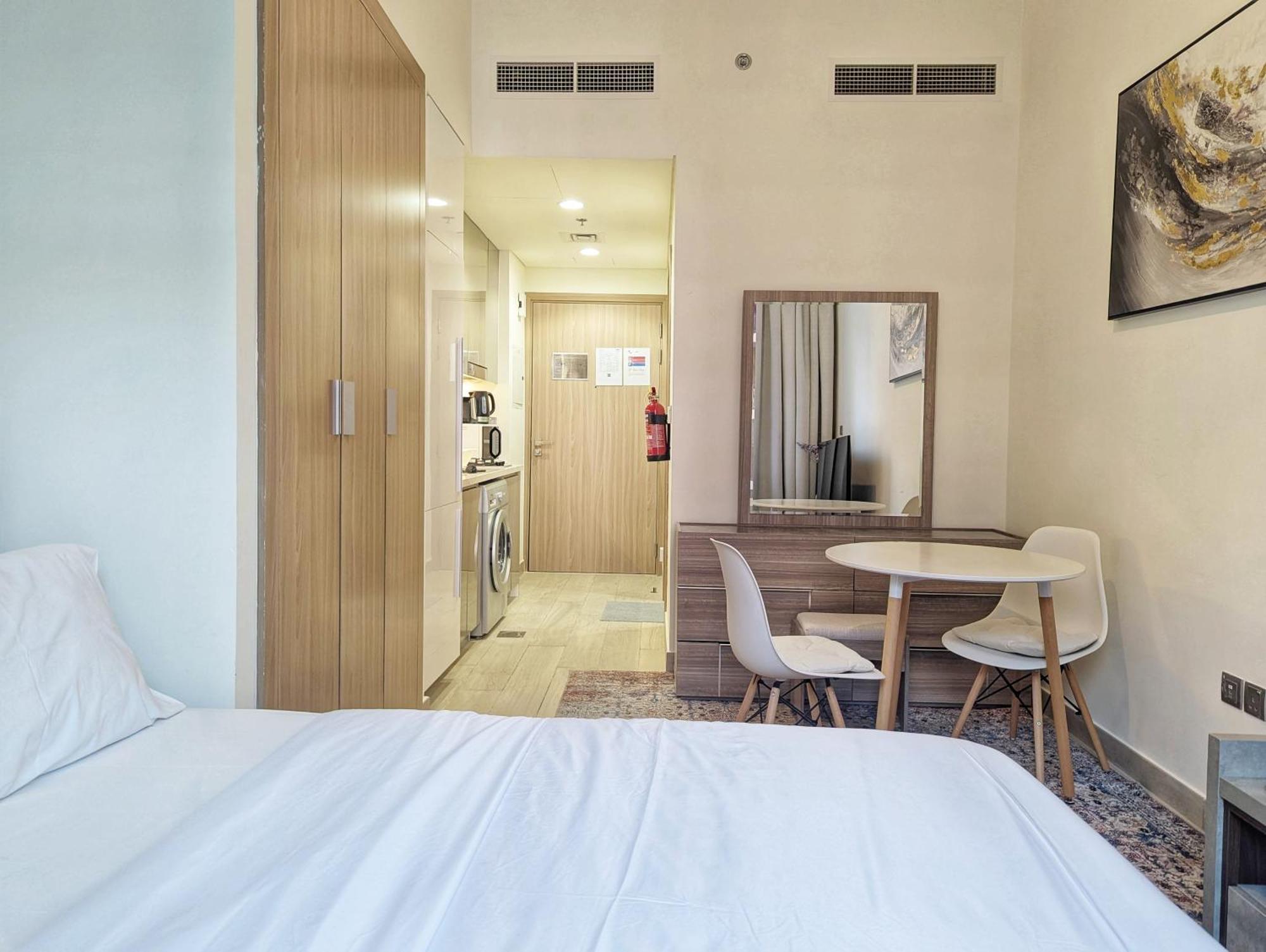 Fully Furnished Modern Nearby Meydan Racecourse Apartment