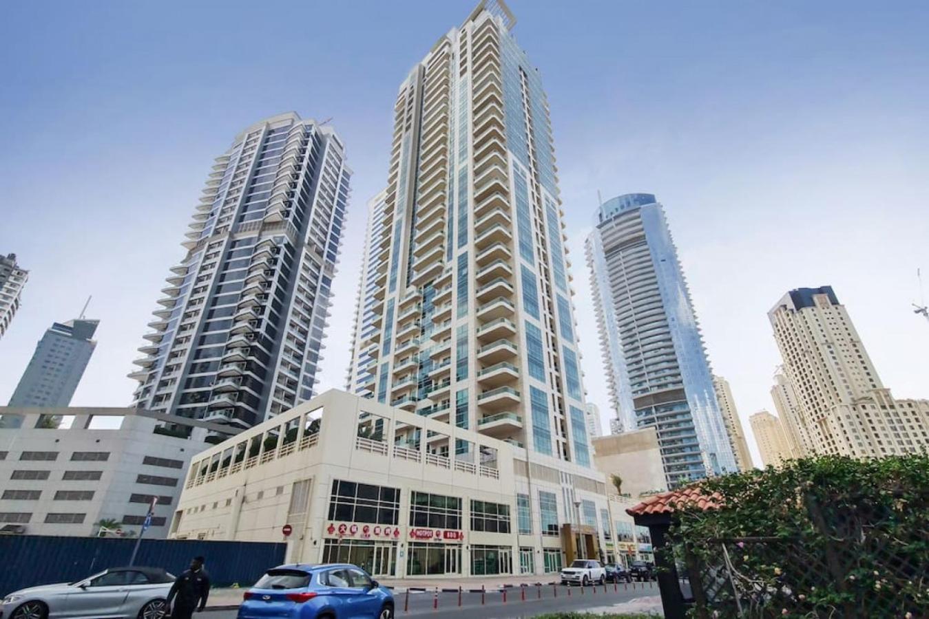 Apartment Royal Oceanic Tower 1 - Spacious Dubai