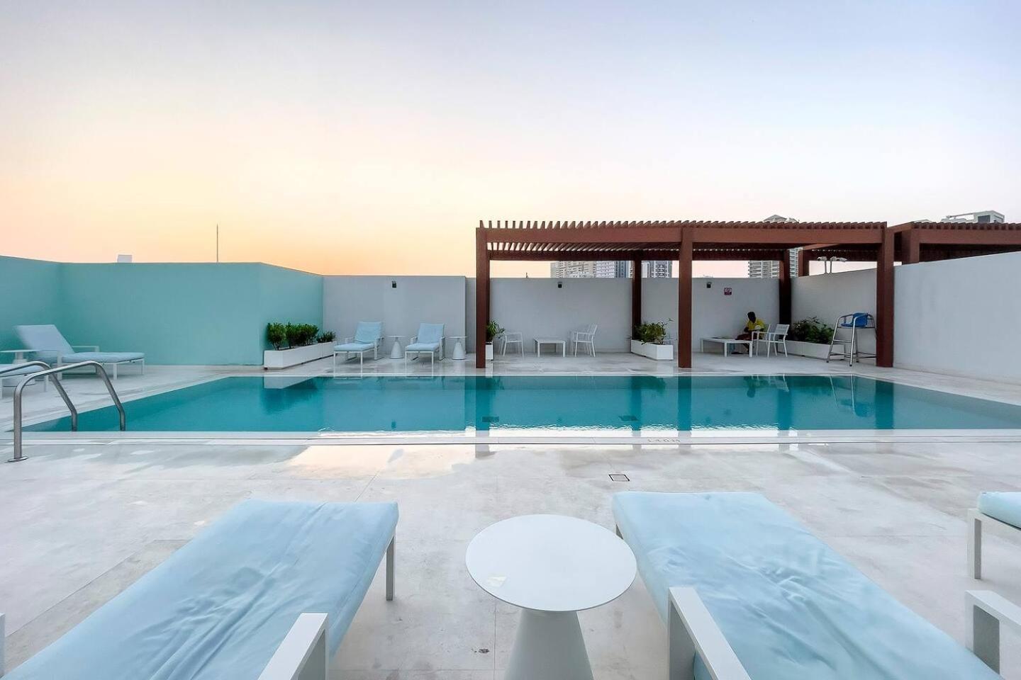 Comfortable In Jvc Swimming Pool, Gym Apartment