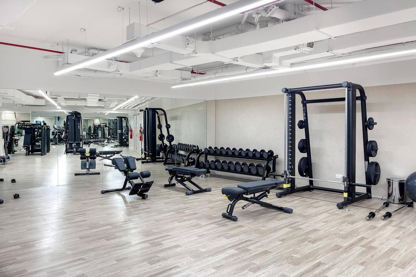 Comfortable In Jvc Swimming Pool, Gym Apartment
