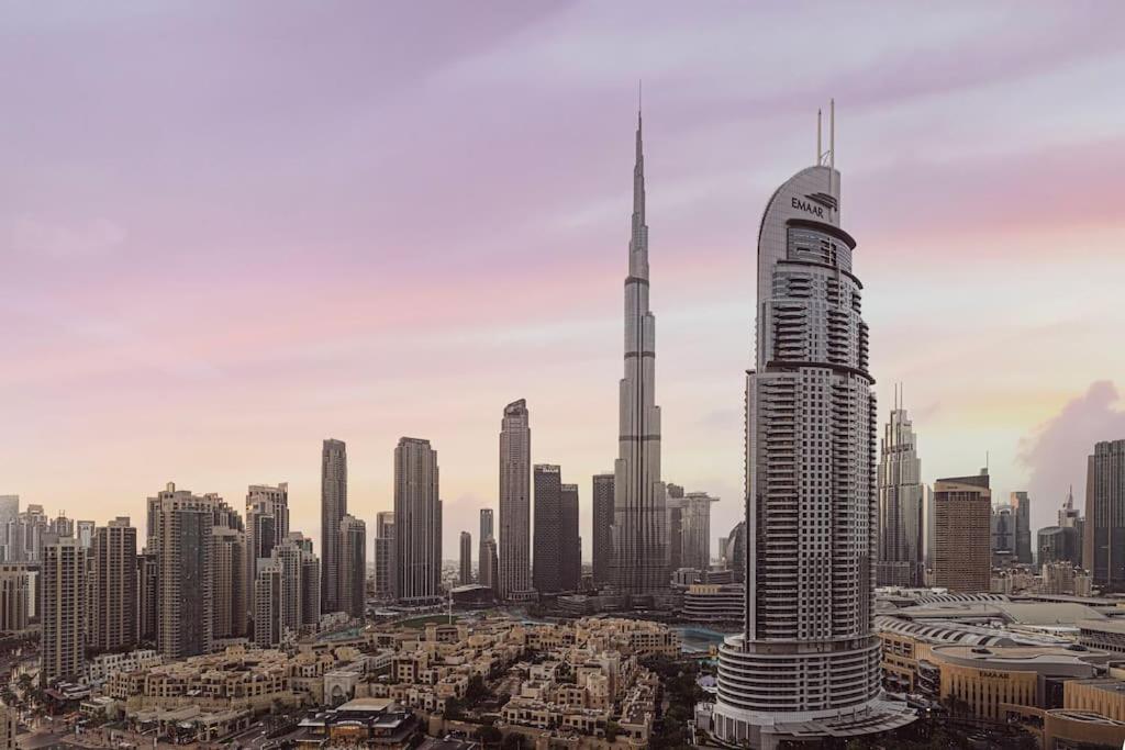 Lux I Full Burj View - 1 Min Mall Apartment Dubai