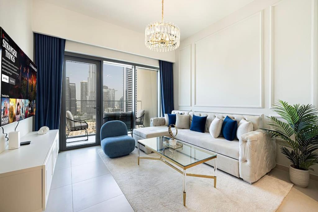 Lux I Full Burj View - 1 Min Mall Apartment