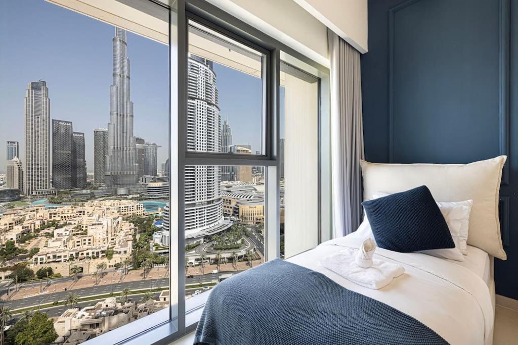 Lux I Full Burj View - 1 Min Mall Apartment *
