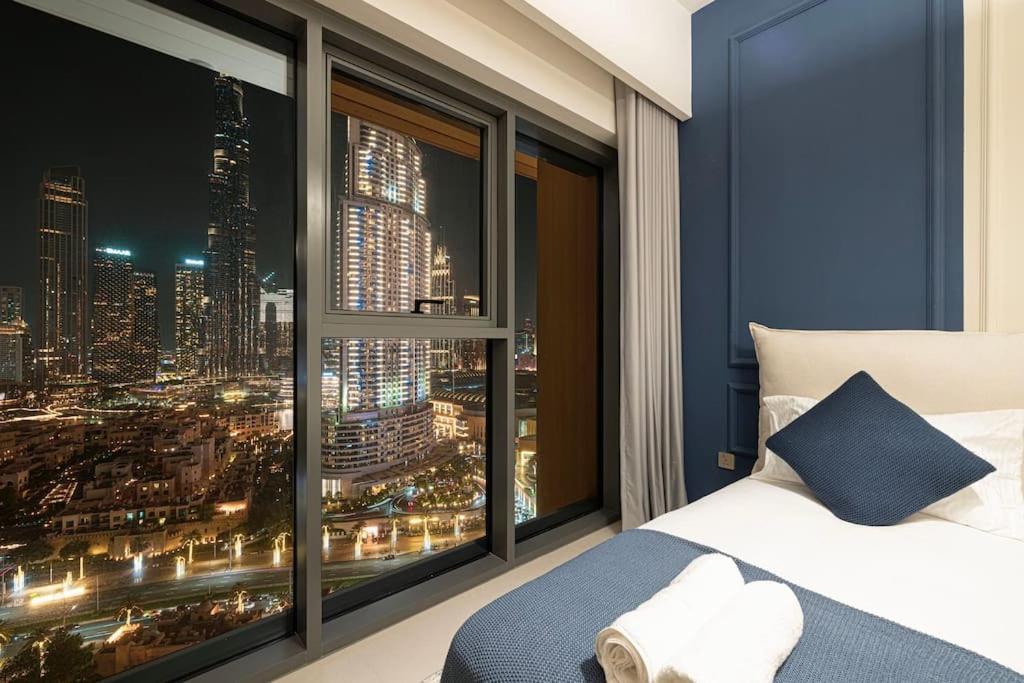 Lux I Full Burj View - 1 Min Mall Apartment Dubai