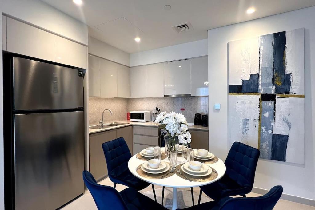 Apartment Lux I Full Burj View - 1 Min Mall *