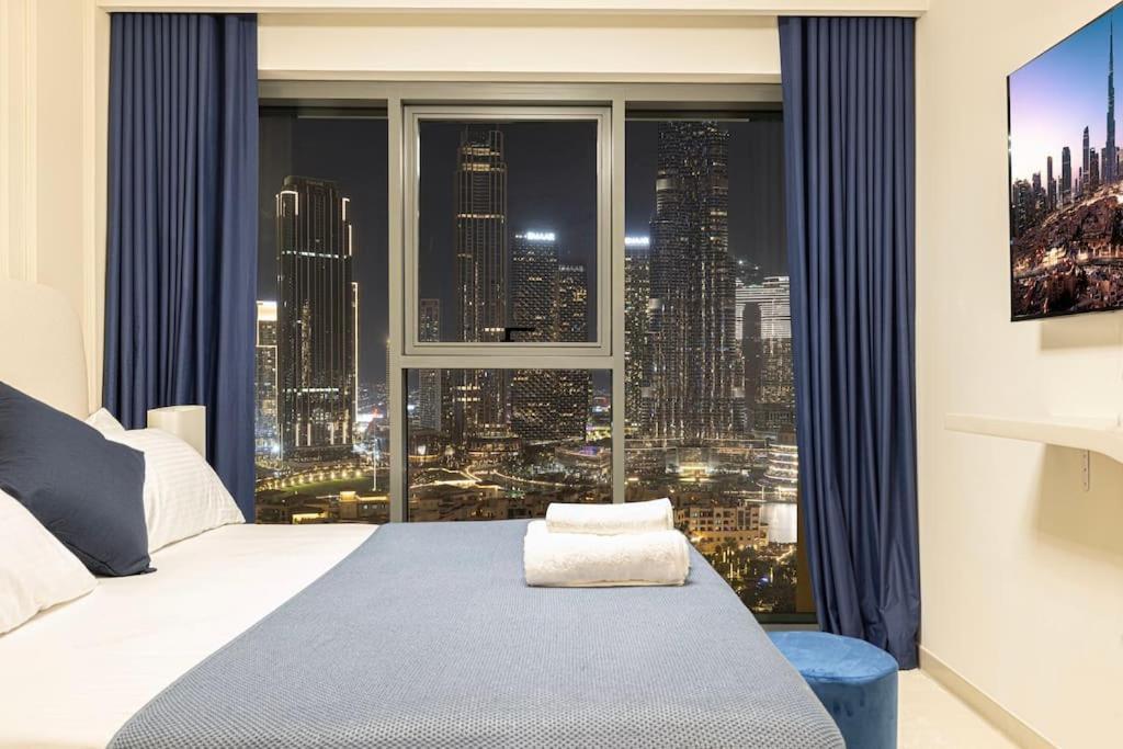 Lux I Full Burj View - 1 Min Mall Apartment *