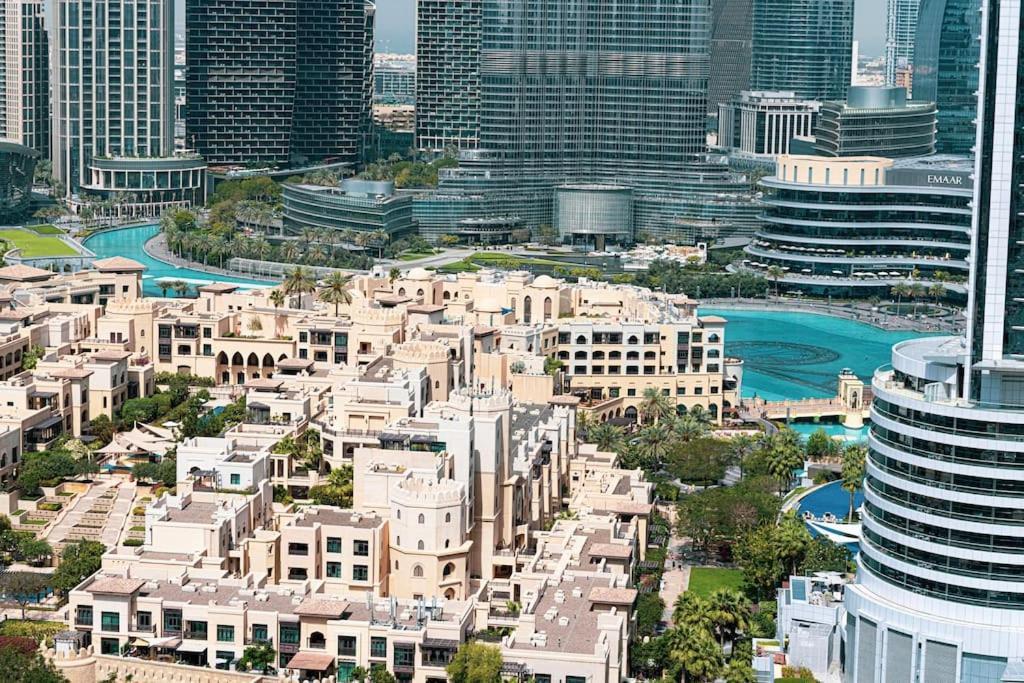Lux I Full Burj View - 1 Min Mall Apartment Dubai