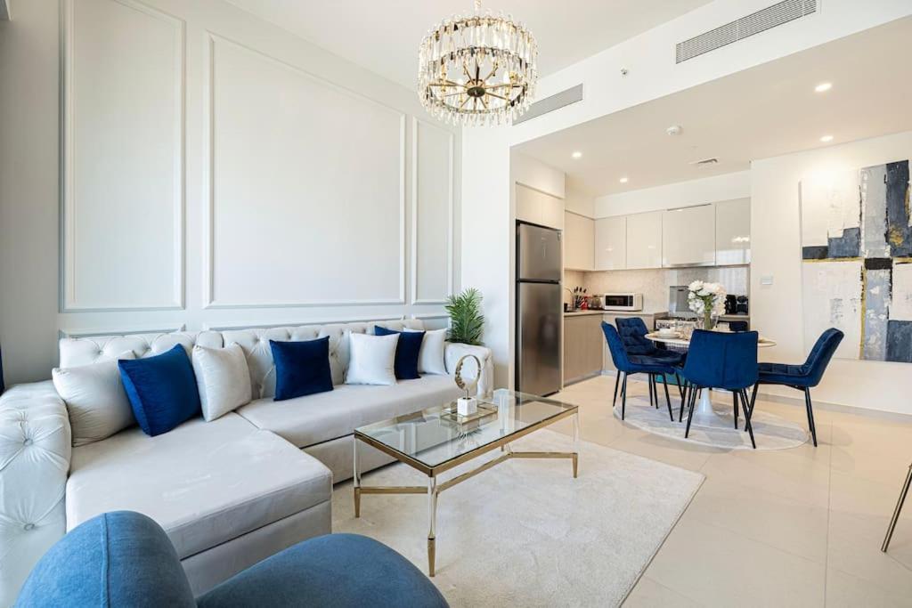 Lux I Full Burj View - 1 Min Mall Apartment