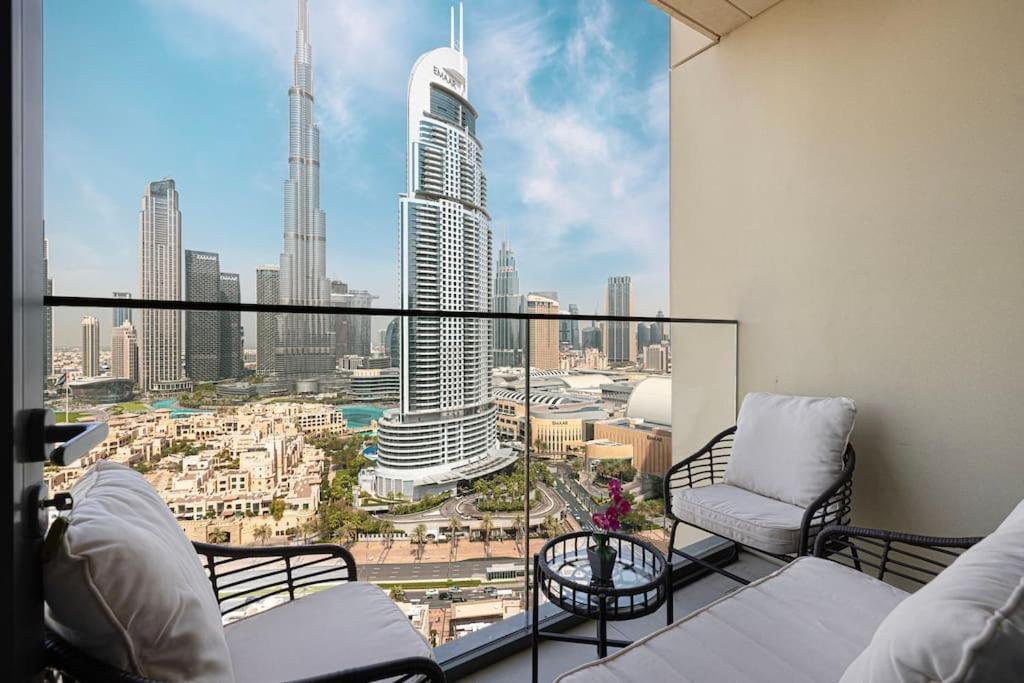 Lux I Full Burj View - 1 Min Mall Apartment Dubai