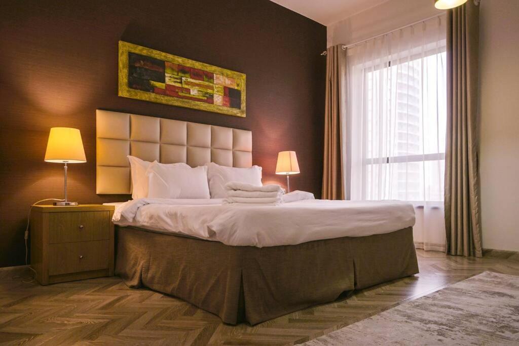 Stonetree - Furnished 1br Near The Apartment *