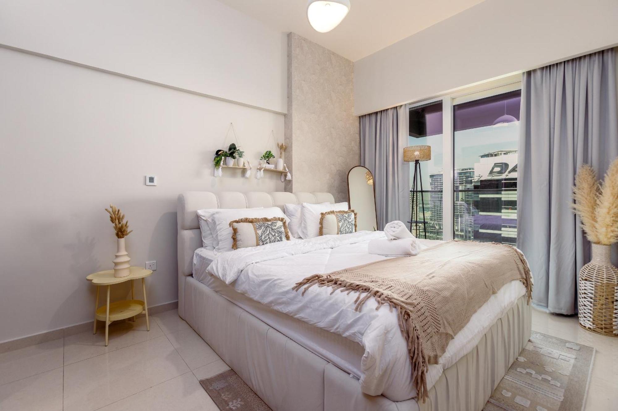 Apartment Boho 2bhk Near Mall With Nightlife *