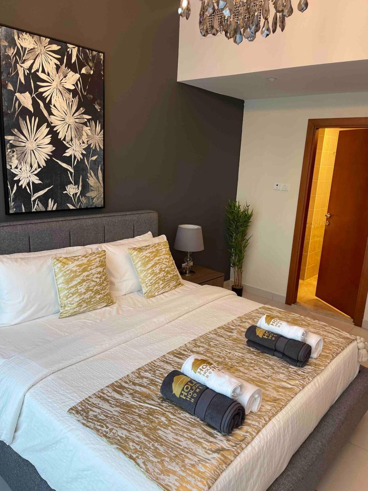 One Bedroom With Amazing Marina View Apartment