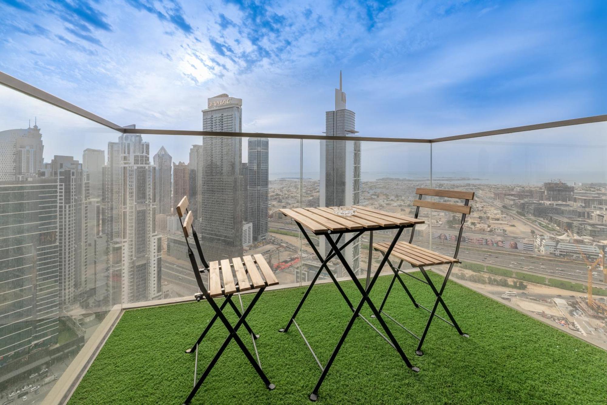 Apartment Modern 1br Near Burj Khalifa At Burj Crown