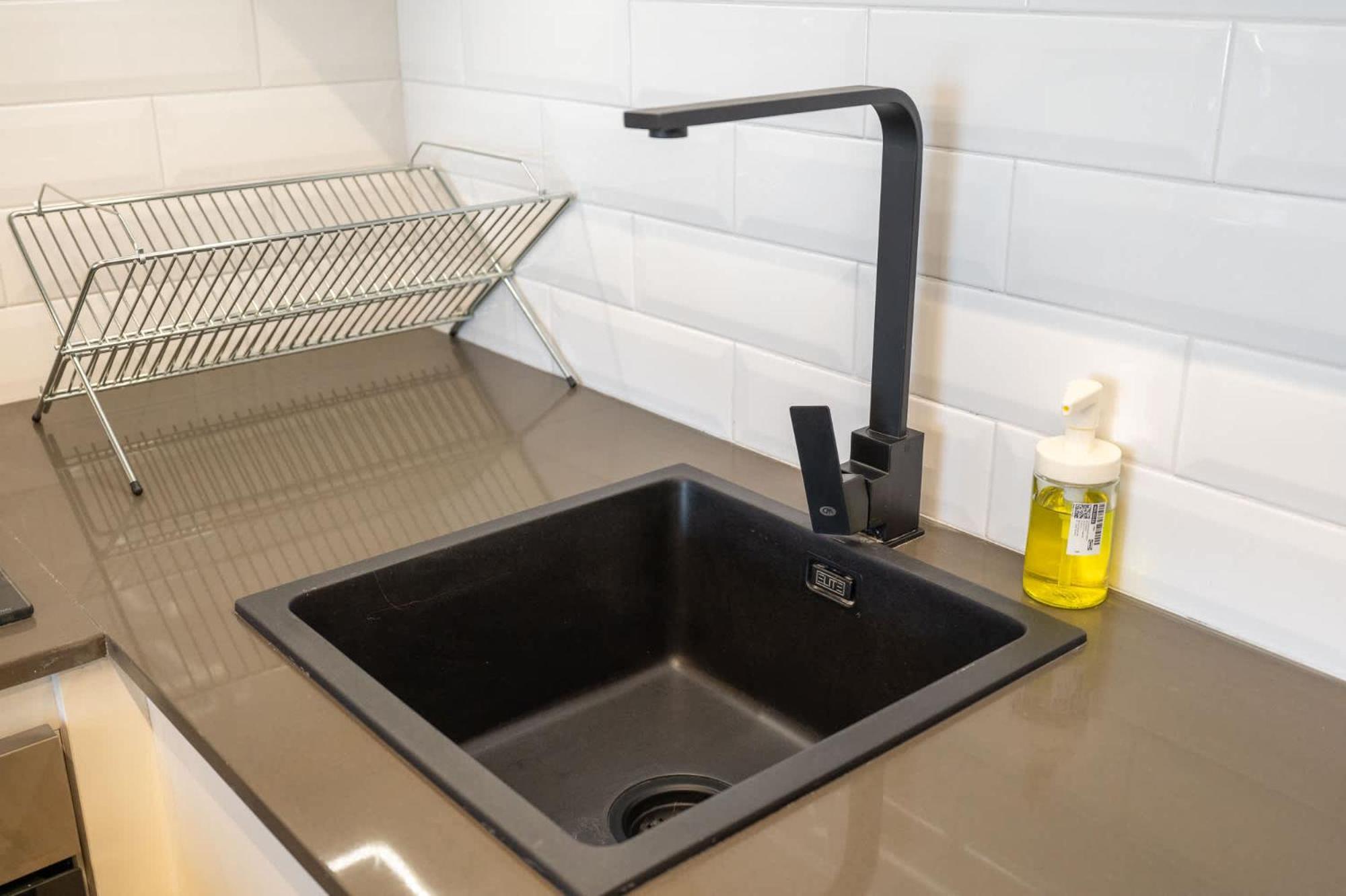 Comfortable Flat That Sleeps 2 Near Circle Mall *