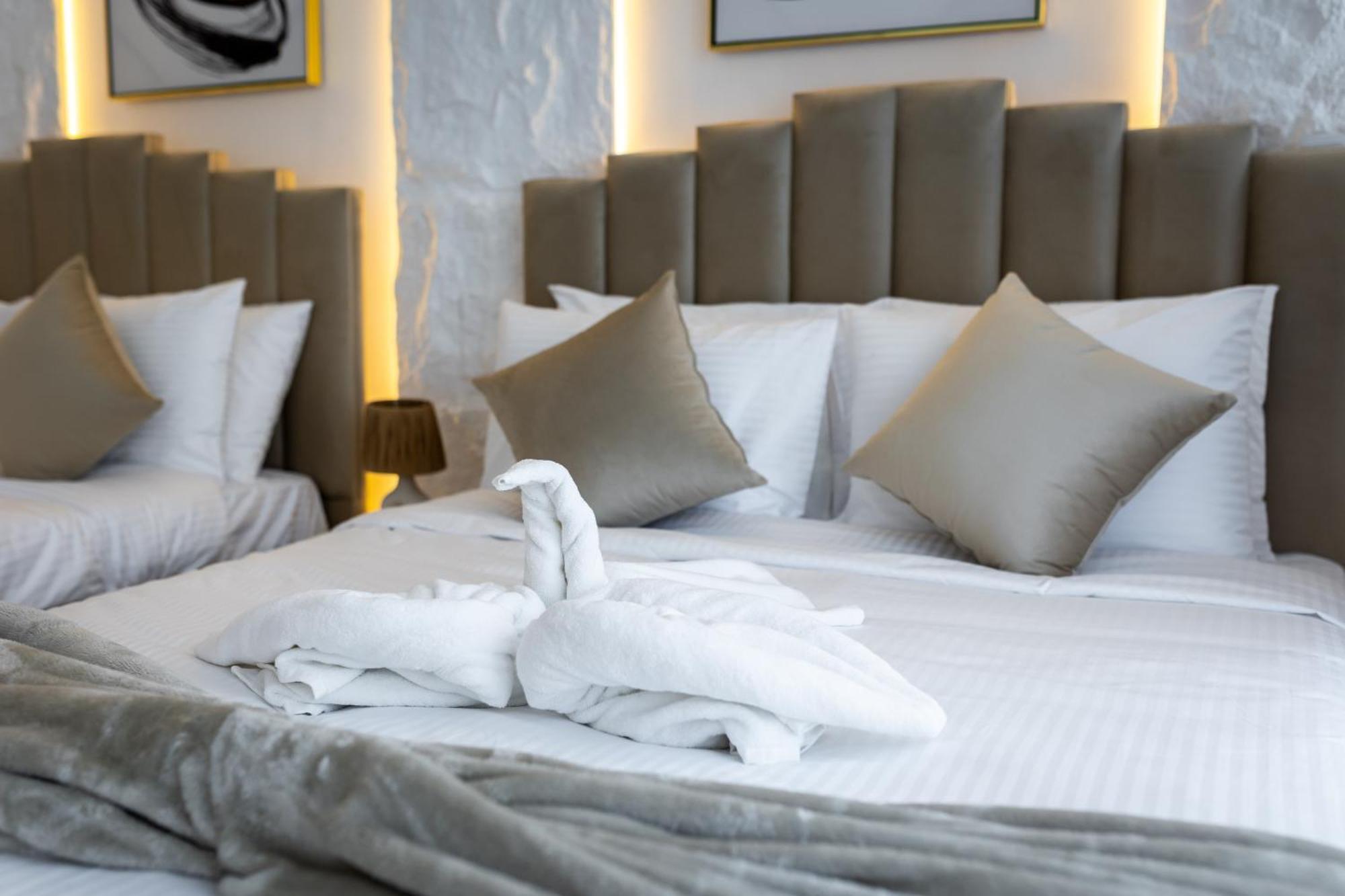 Elite Rooftop Pool And Burj Khalifa Panorama Balcony 2br In Paramount Midtown Apartment *