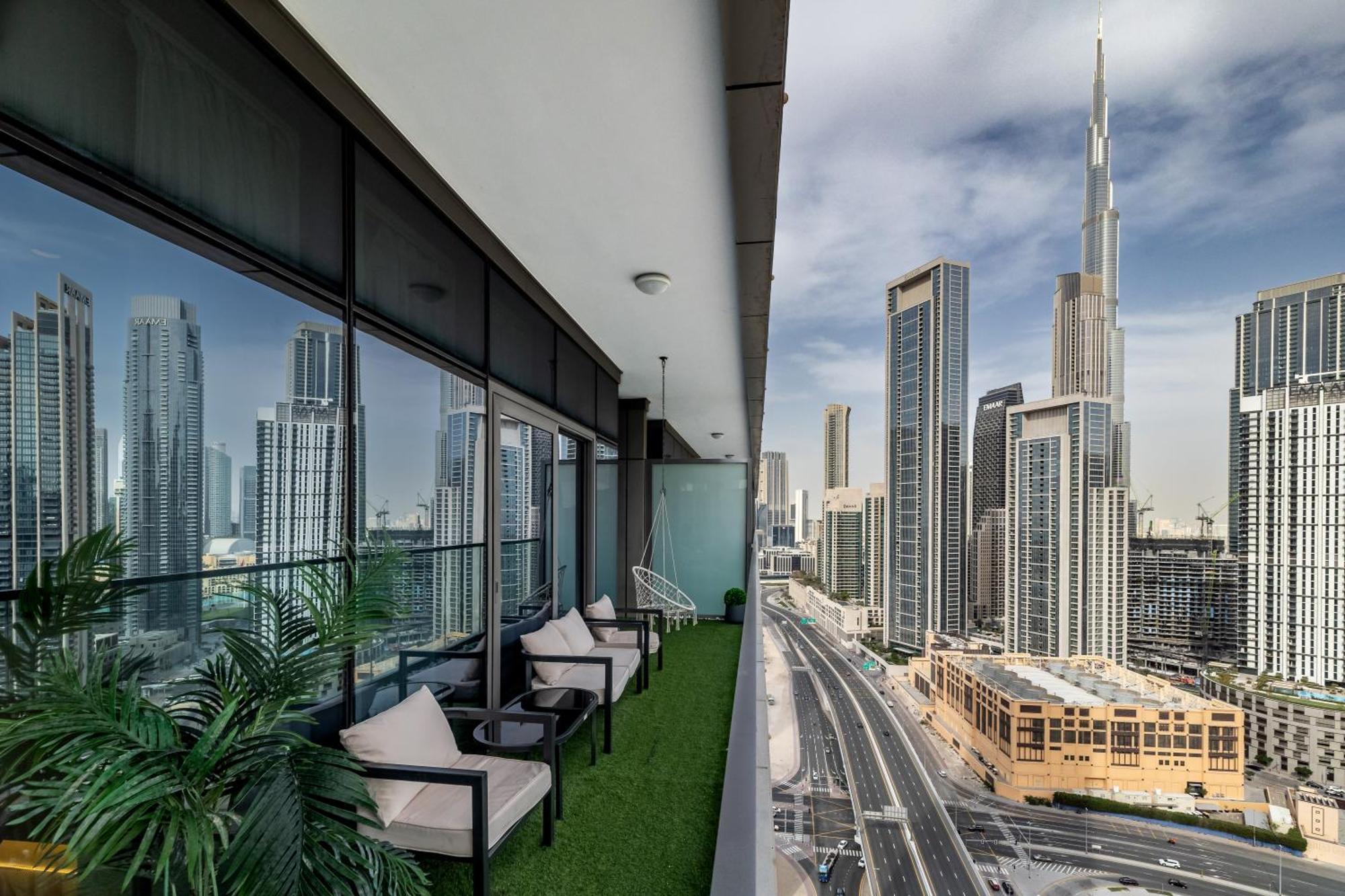 Elite Rooftop Pool And Burj Khalifa Panorama Balcony 2br In Paramount Midtown Dubai