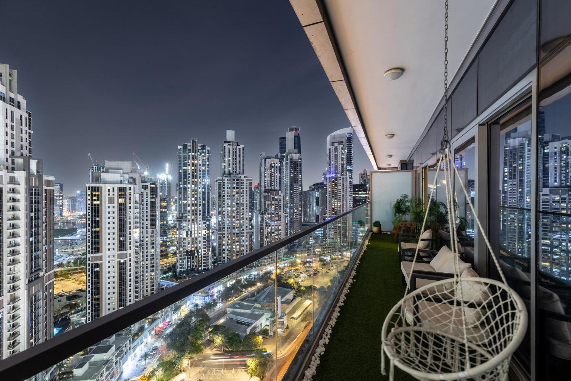 Elite Rooftop Pool And Burj Khalifa Panorama Balcony 2br In Paramount Midtown Apartment Dubai