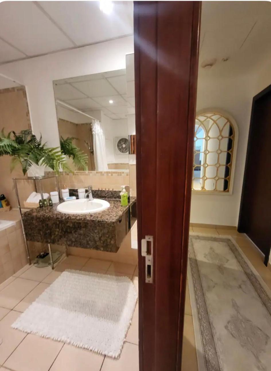 Homestay Beautiful Full Seaview Room In Jbr *
