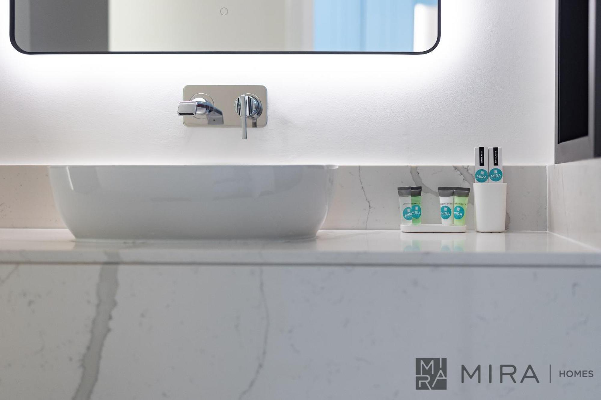Mira Homes - Beautiful 2 Bedroom With Canal View In Business Bay *