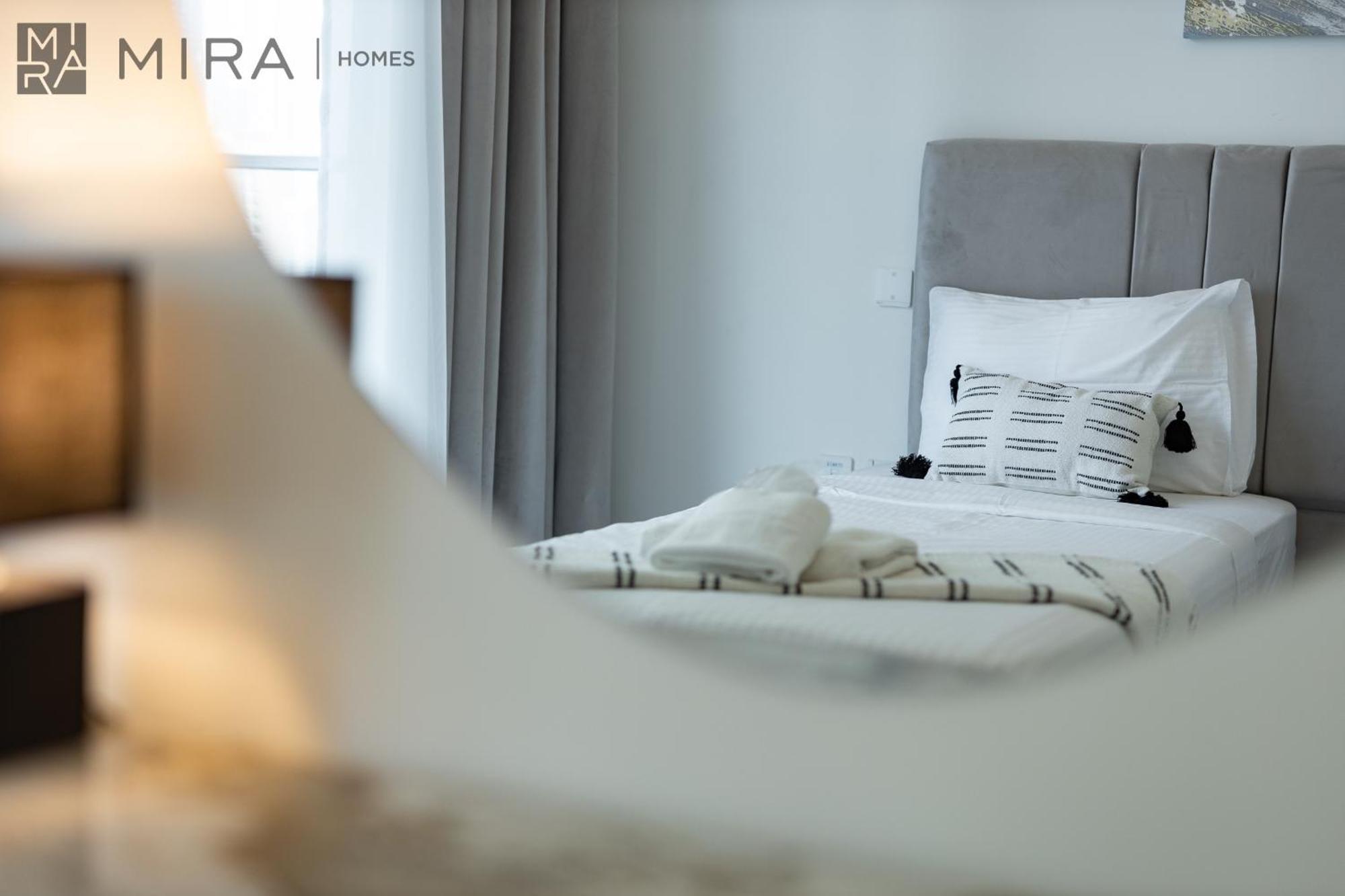 Mira Homes - Beautiful 2 Bedroom With Canal View In Business Bay