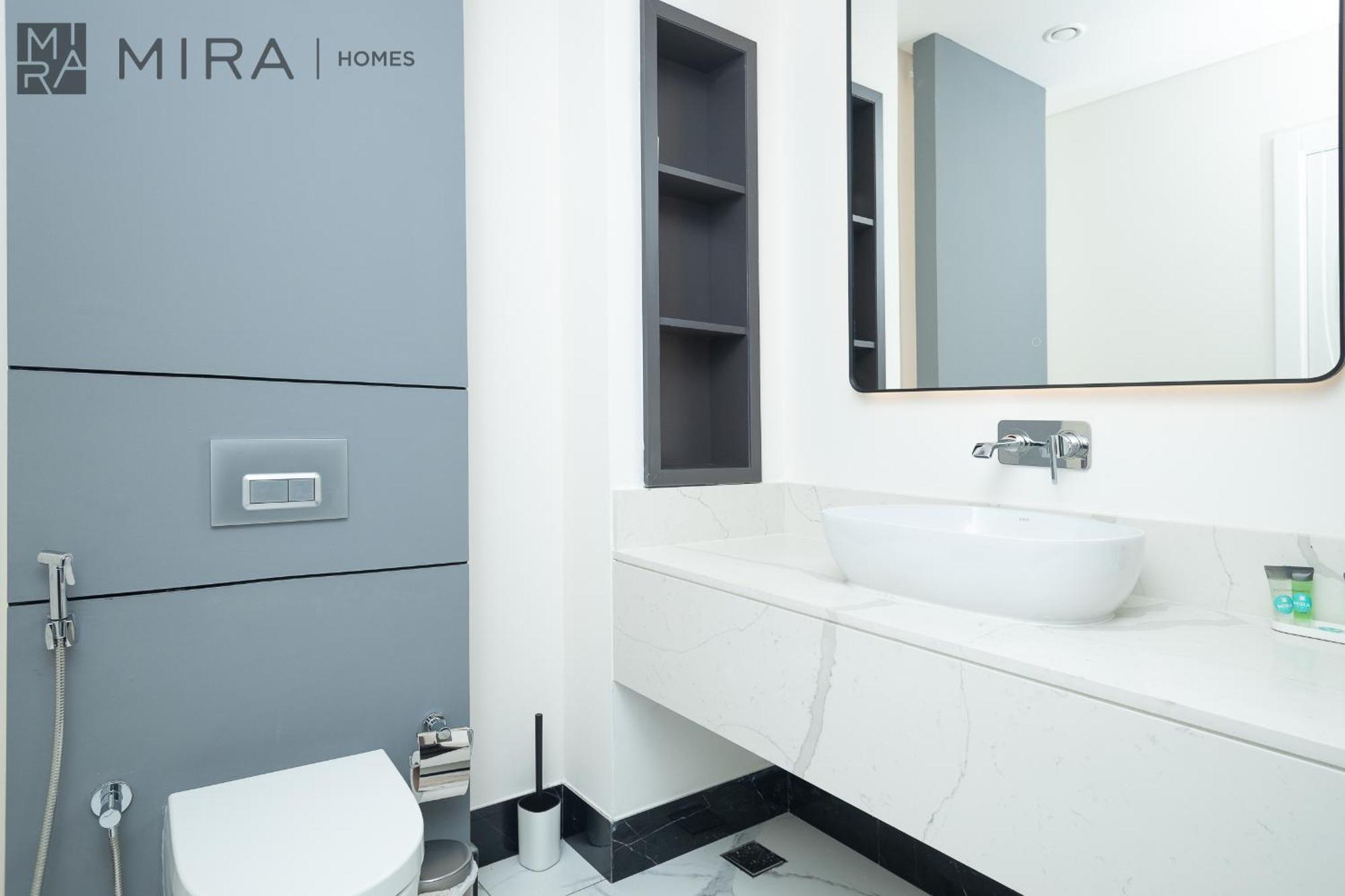 Mira Homes - Beautiful 2 Bedroom With Canal View In Business Bay *