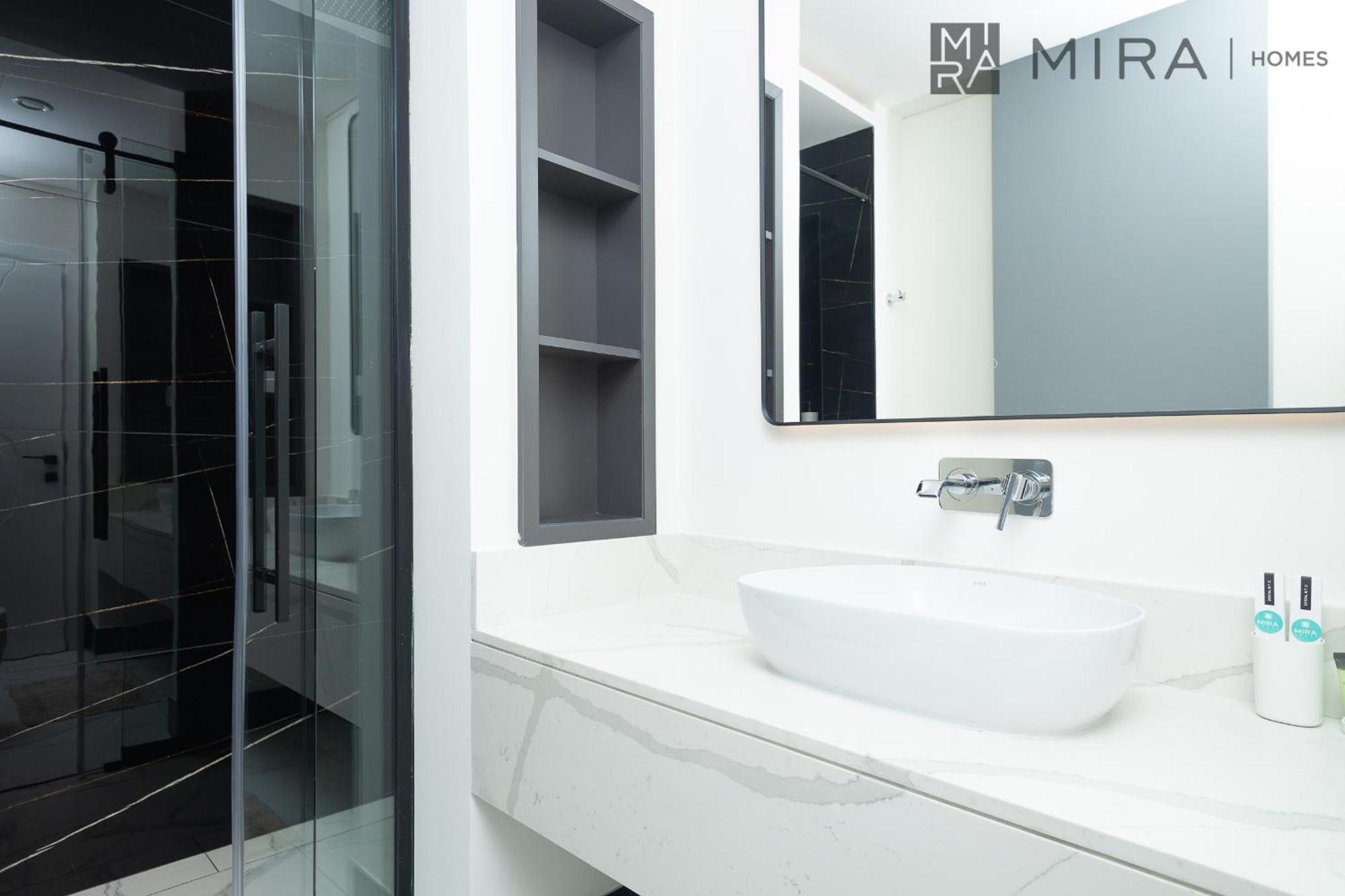 Apartment Mira Homes - Beautiful 2 Bedroom With Canal View In Business Bay Dubai